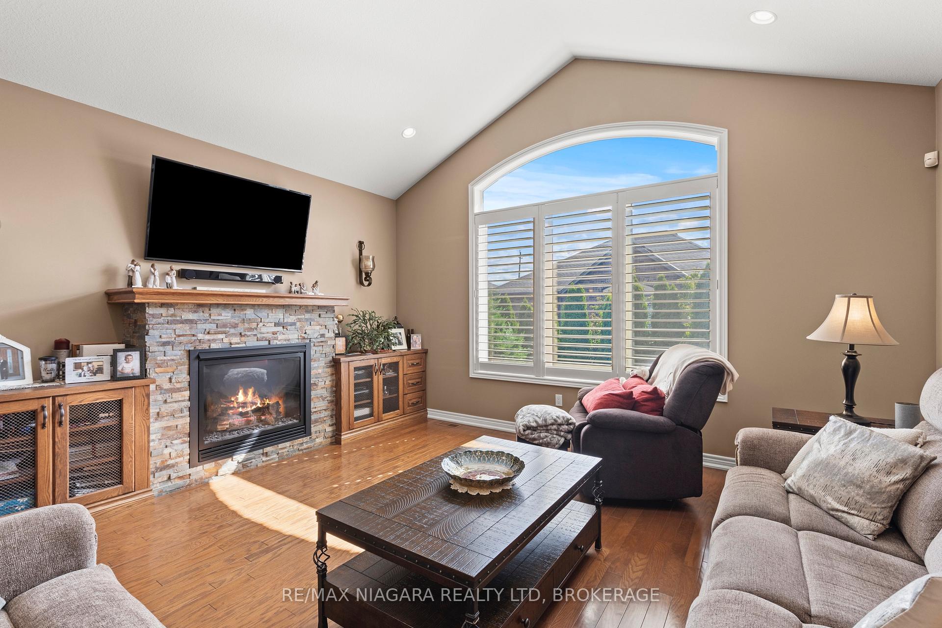 Photo 14 of 41 Creekside Drive, Welland, Coyle Creek — HOMEH
