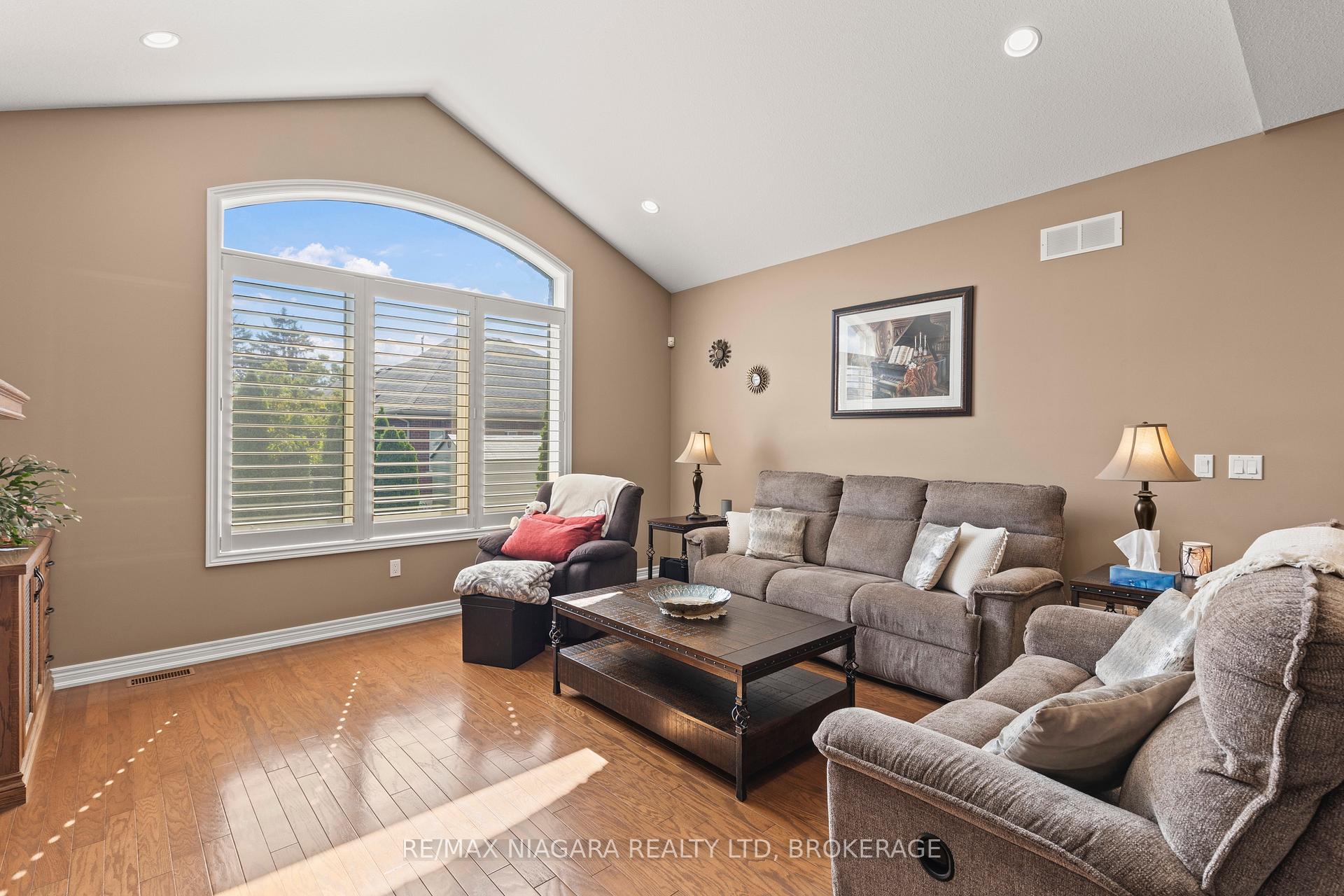 Photo 16 of 41 Creekside Drive, Welland, Coyle Creek — HOMEH