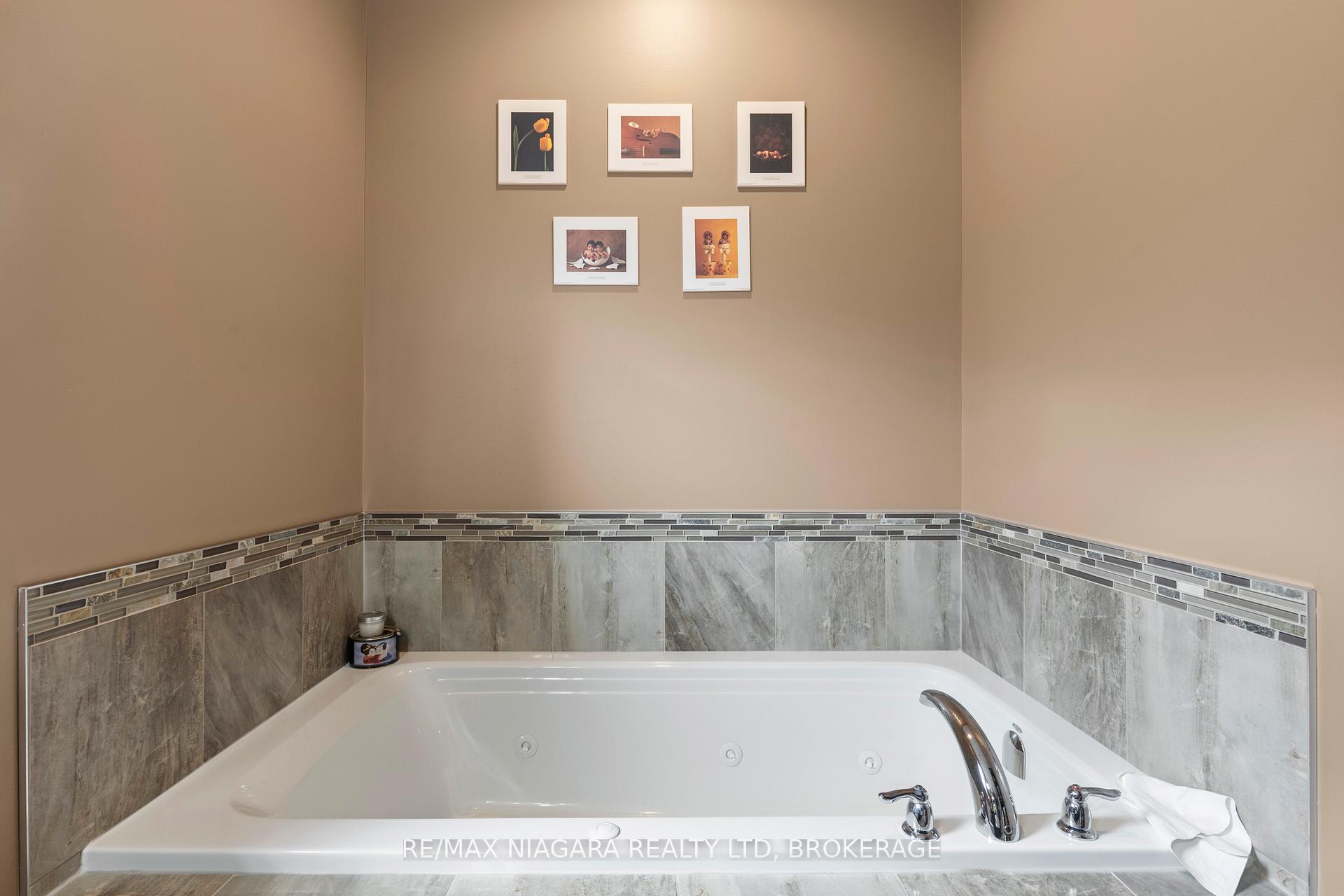 Photo 30 of 41 Creekside Drive, Welland, Coyle Creek — HOMEH