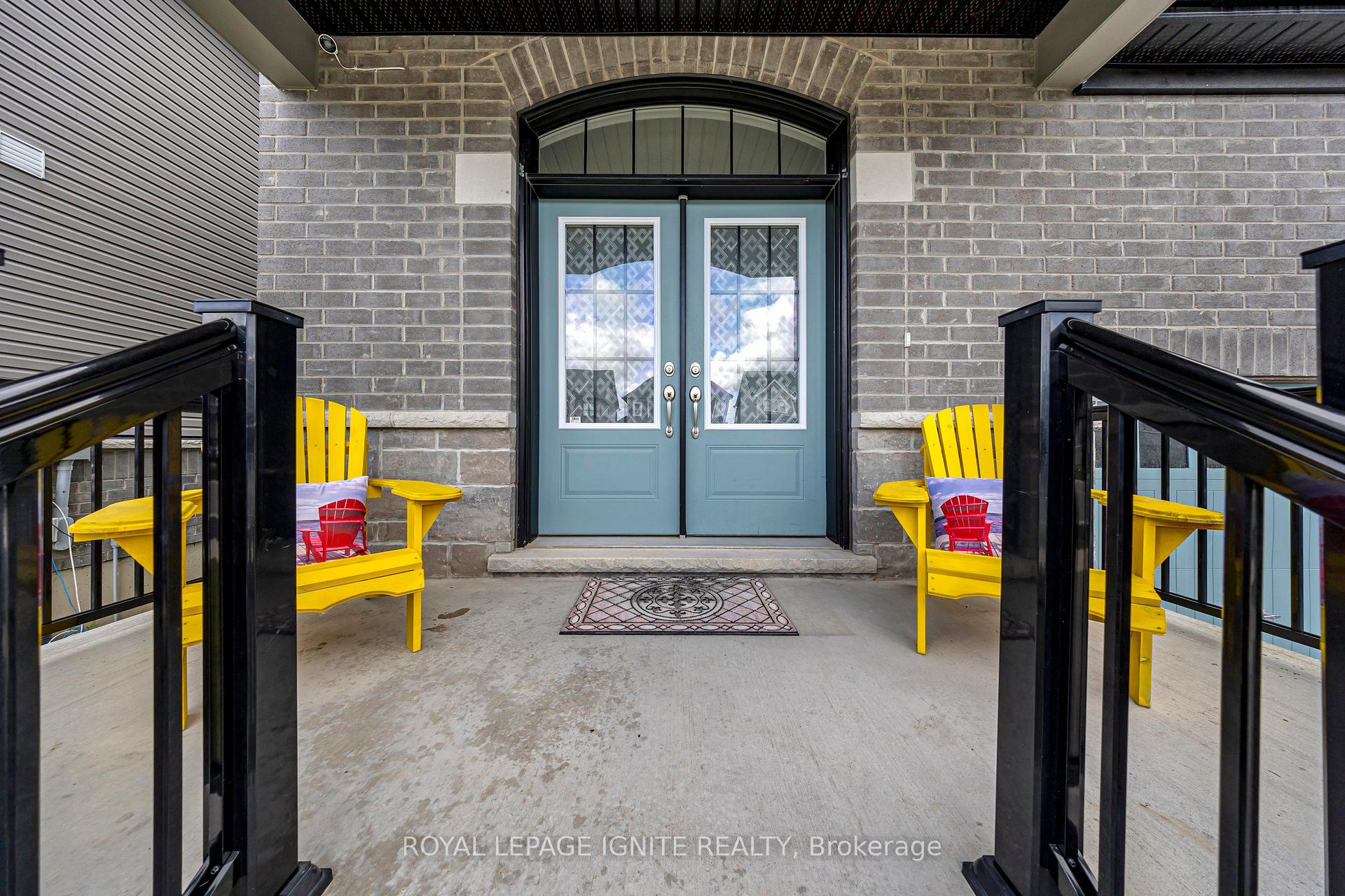 Photo 4 of 150 Strachan Trail, New Tecumseth, Beeton — HOMEH