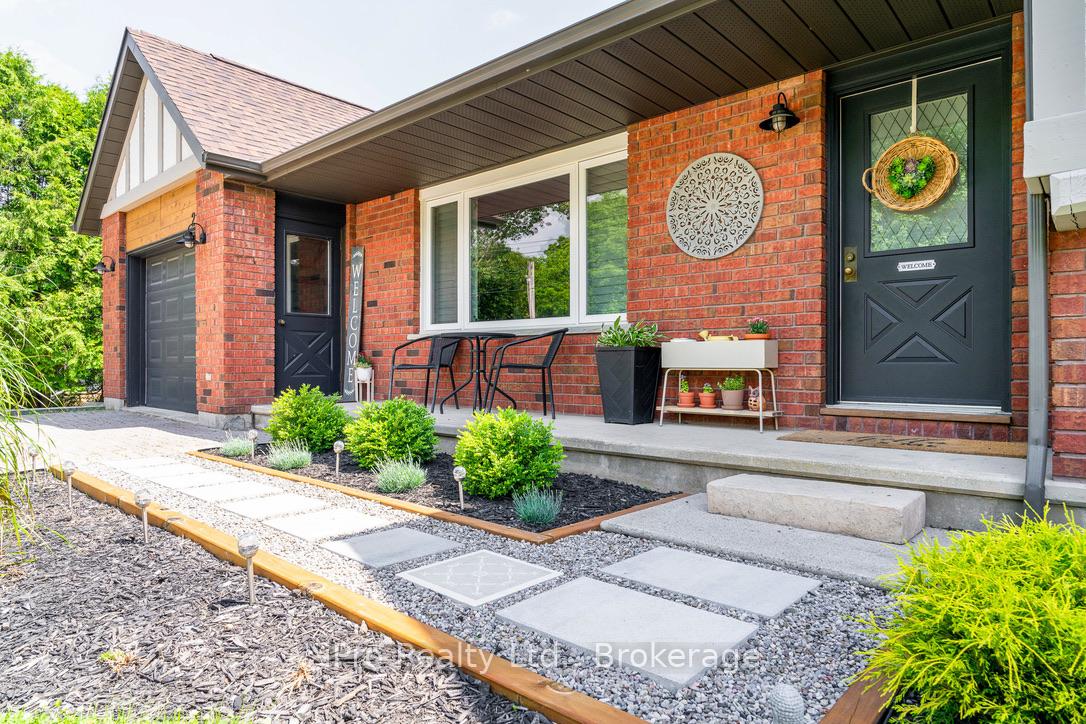 Photo 4 of 211 Dominion Drive, Clearview, Stayner — HOMEH