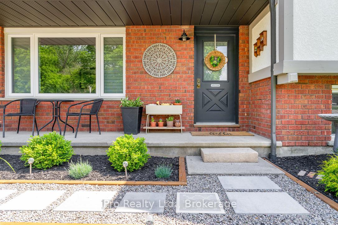 Photo 3 of 211 Dominion Drive, Clearview, Stayner — HOMEH