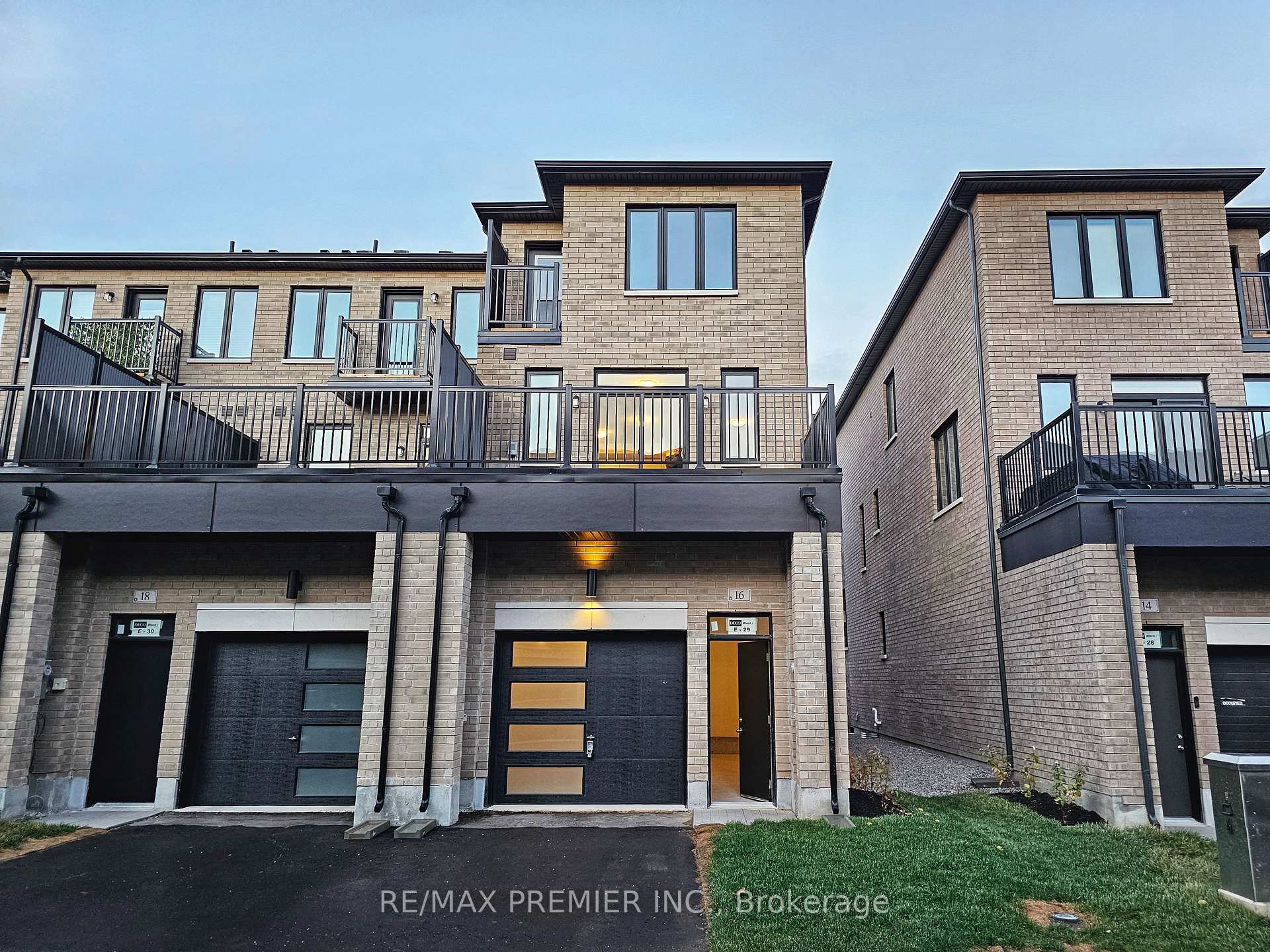 Photo 2 of 16 Cherry Hill Lane, Barrie, Painswick South — HOMEH