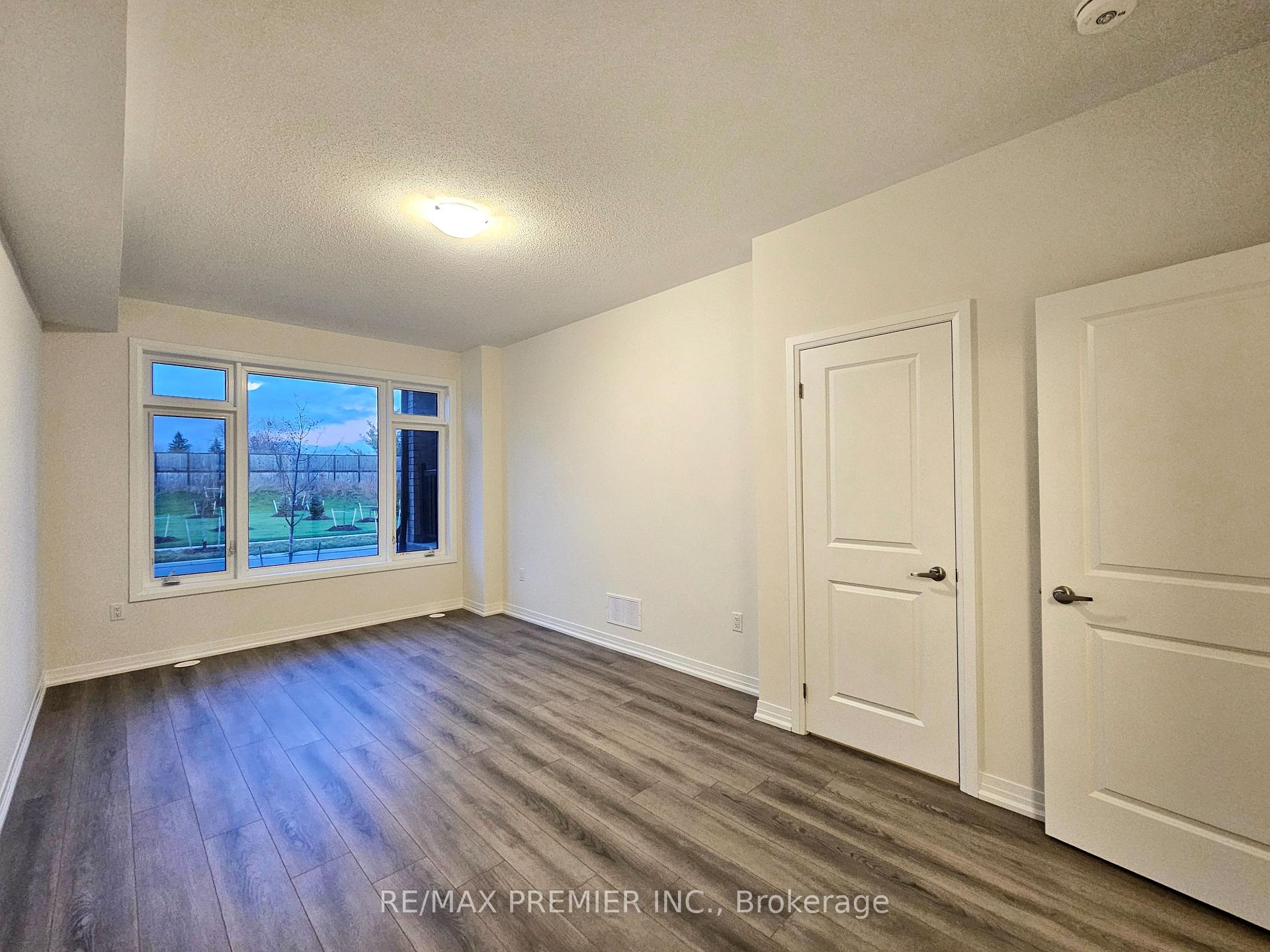 Photo 7 of 16 Cherry Hill Lane, Barrie, Painswick South — HOMEH