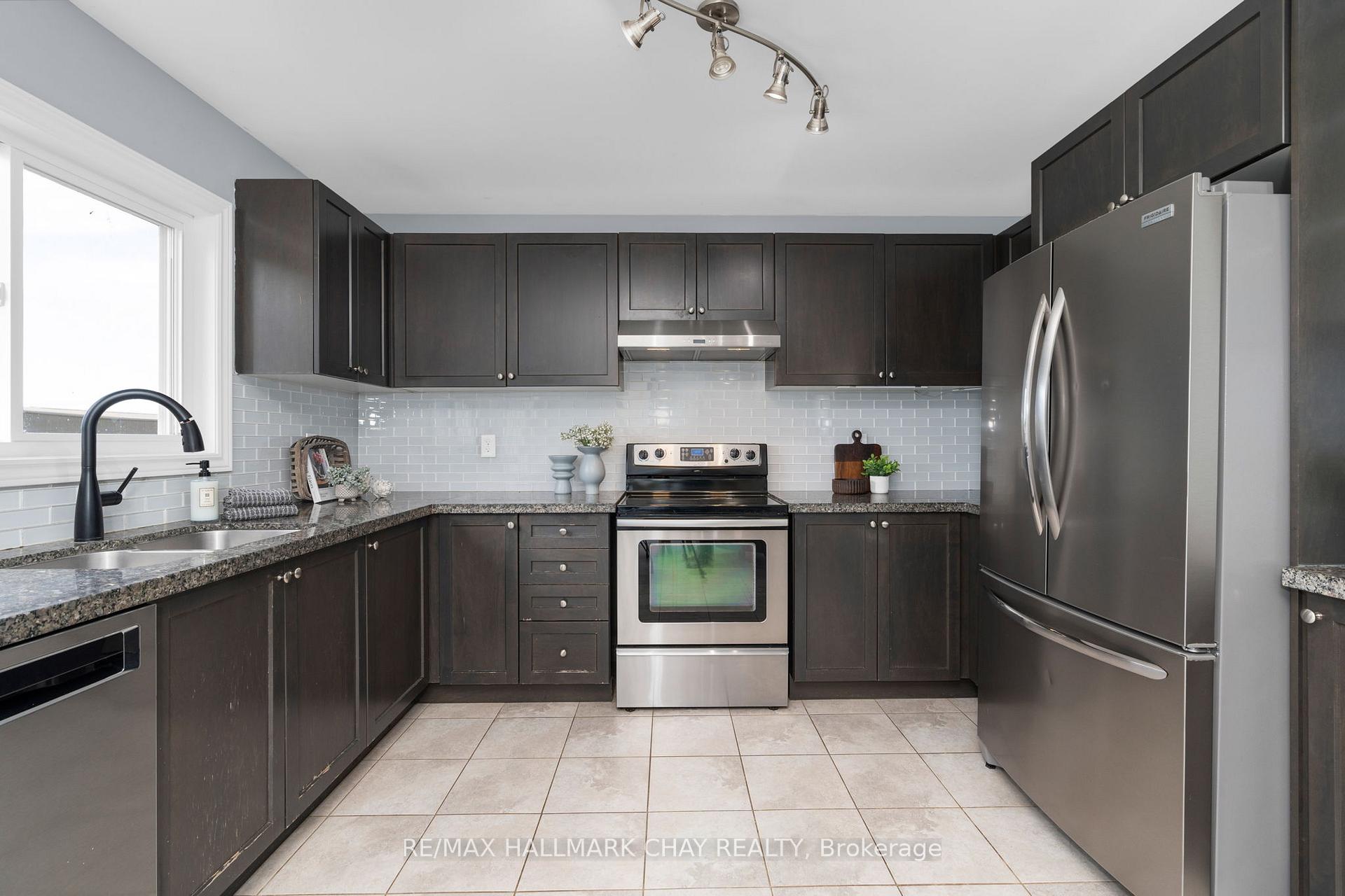 Photo 7 of 283 Regina Street, Clearview, Stayner — HOMEH