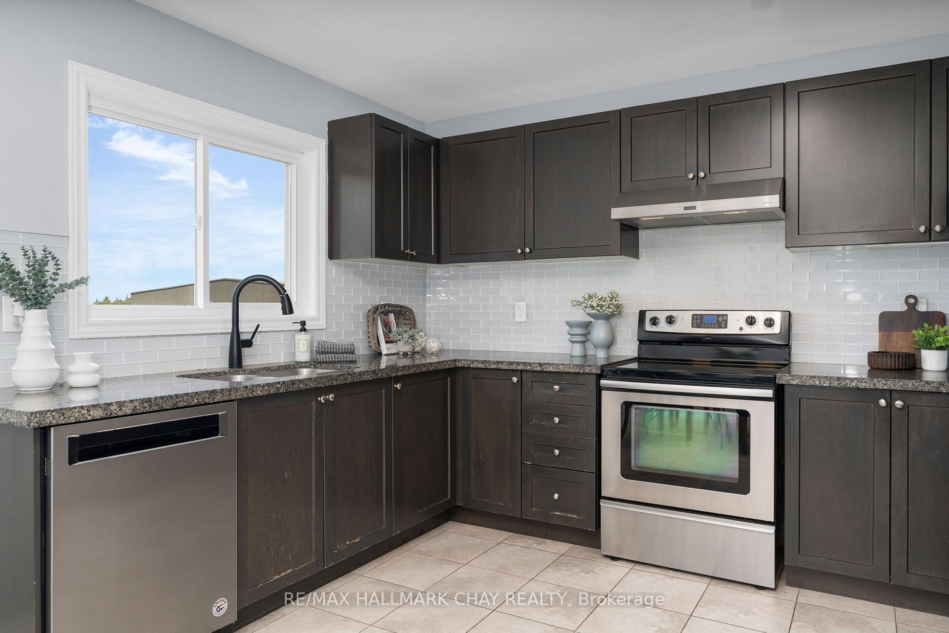 Photo 17 of 283 Regina Street, Clearview, Stayner — HOMEH