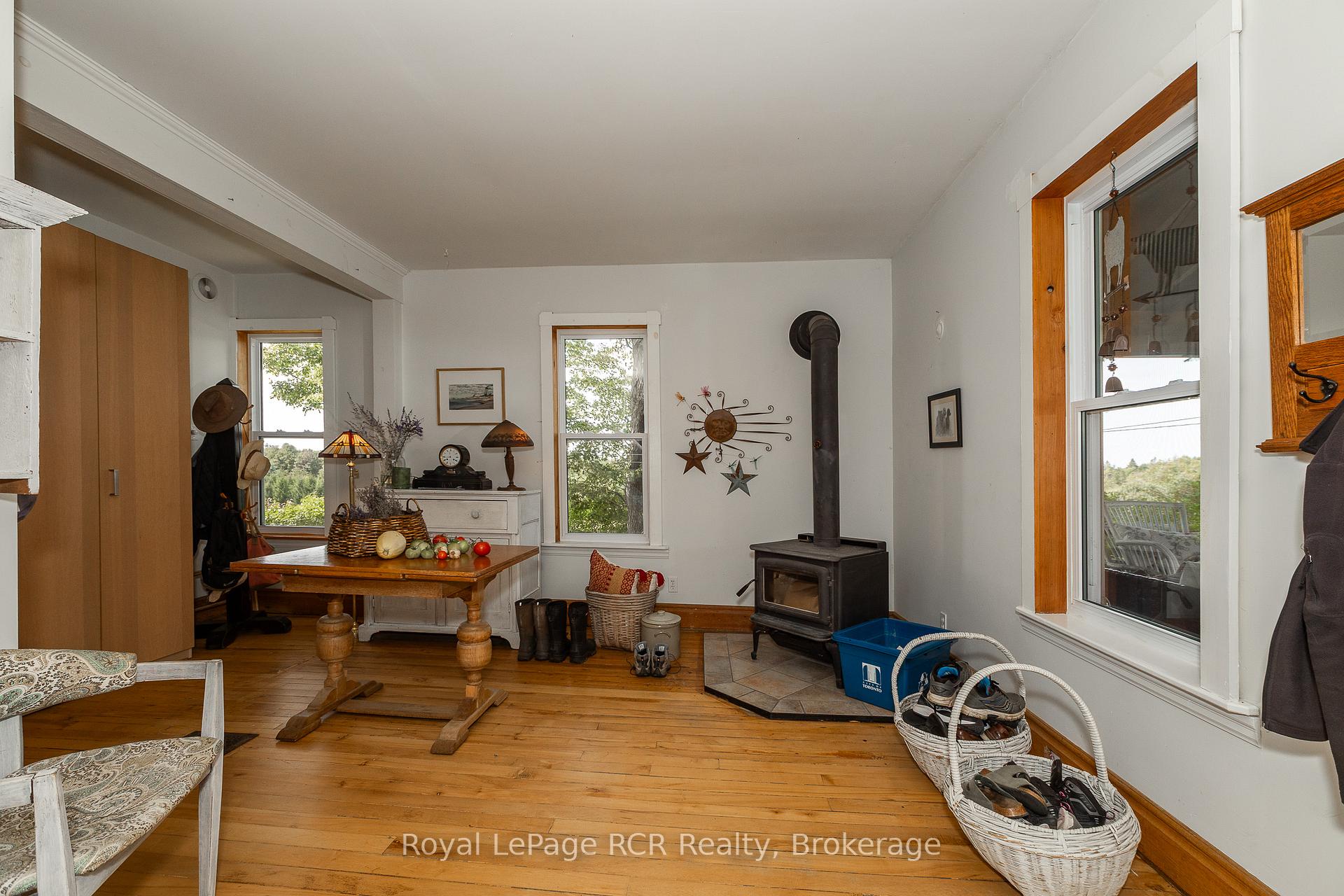 Photo 8 of 264384 Southgate Rd 26, Southgate — HOMEH