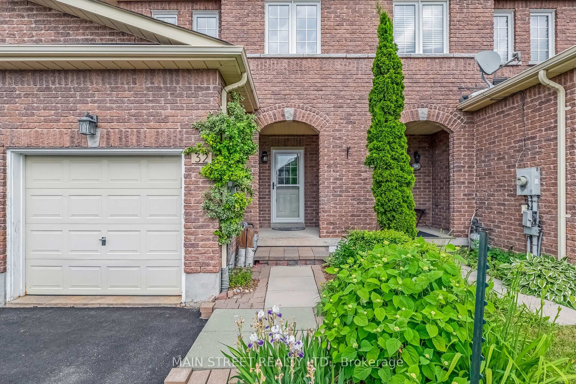 Photo 12 of 32 Arch Brown Court, Barrie, East Bayfield — HOMEH