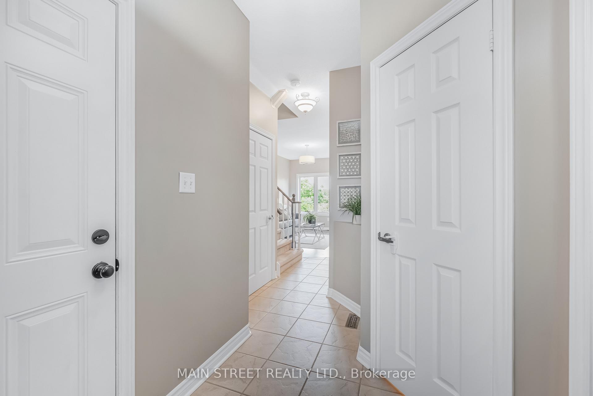Photo 2 of 32 Arch Brown Court, Barrie, East Bayfield — HOMEH
