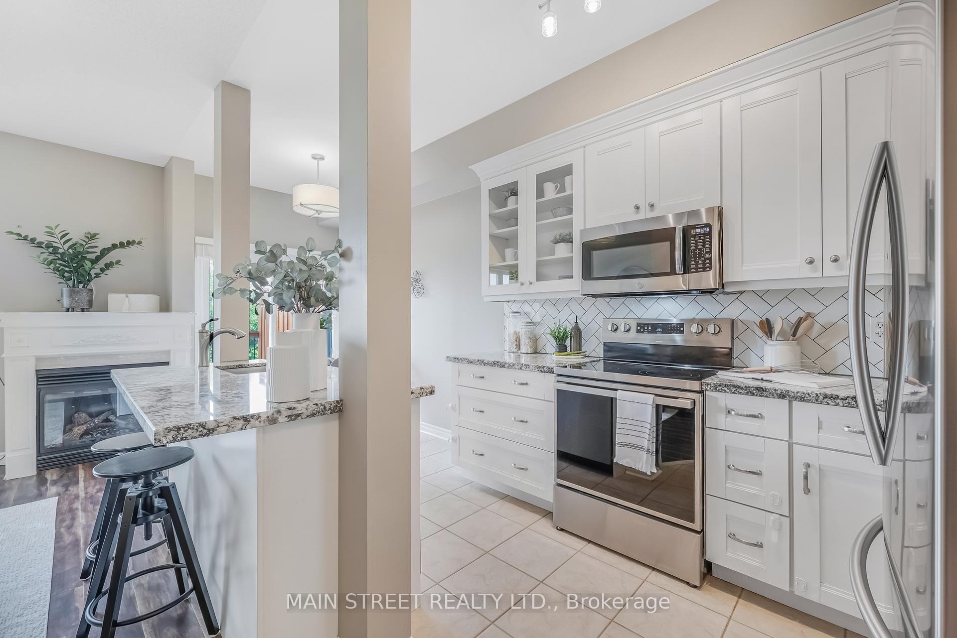 Photo 3 of 32 Arch Brown Court, Barrie, East Bayfield — HOMEH