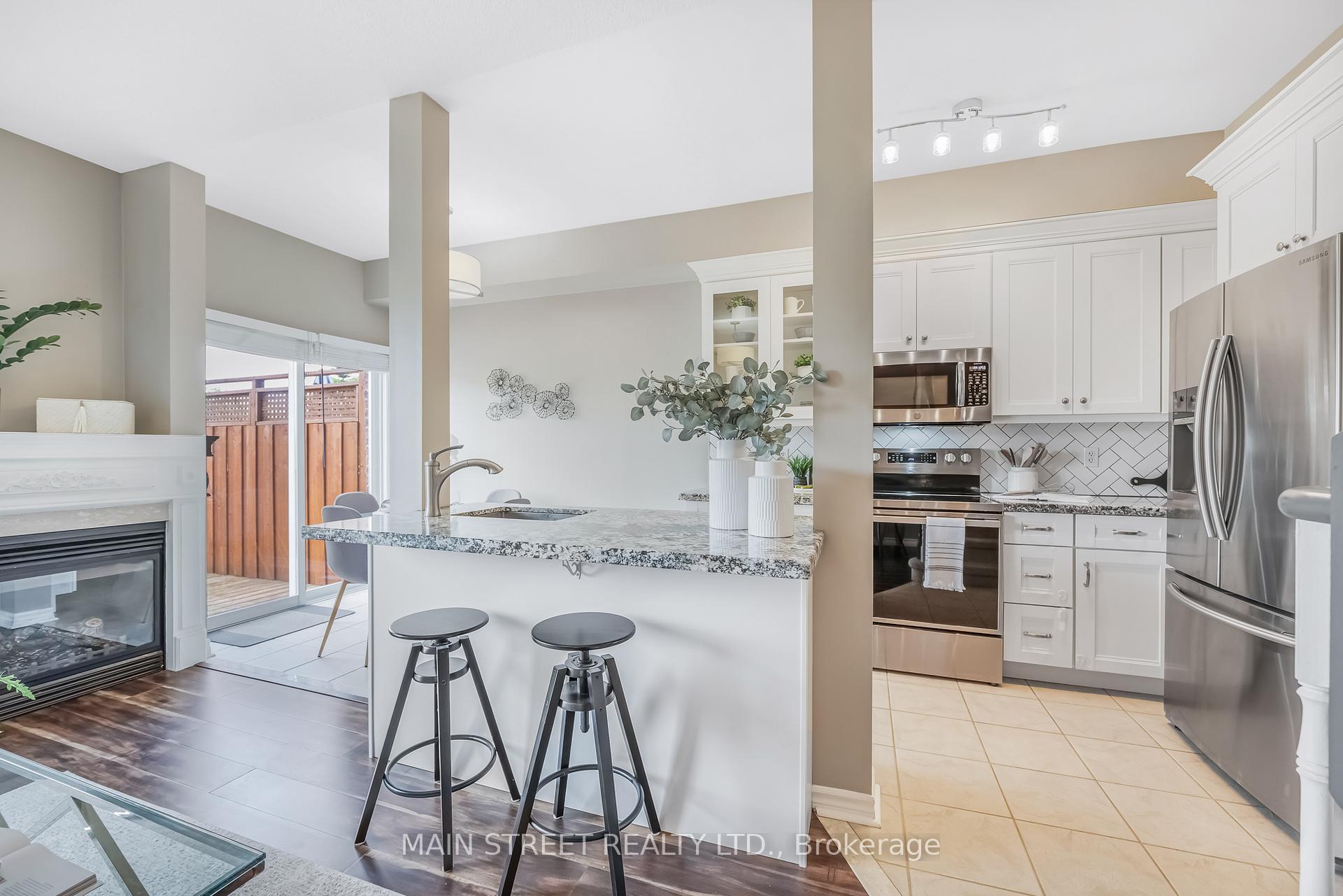 Photo 5 of 32 Arch Brown Court, Barrie, East Bayfield — HOMEH