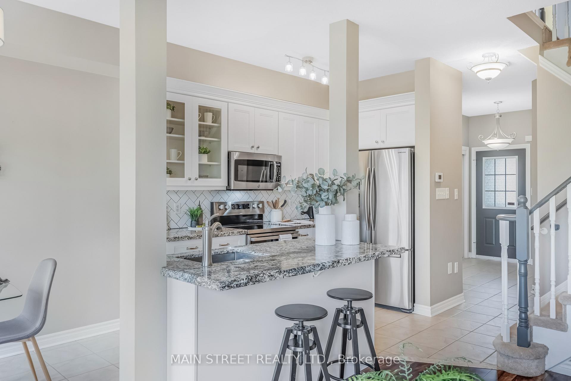 Photo 8 of 32 Arch Brown Court, Barrie, East Bayfield — HOMEH