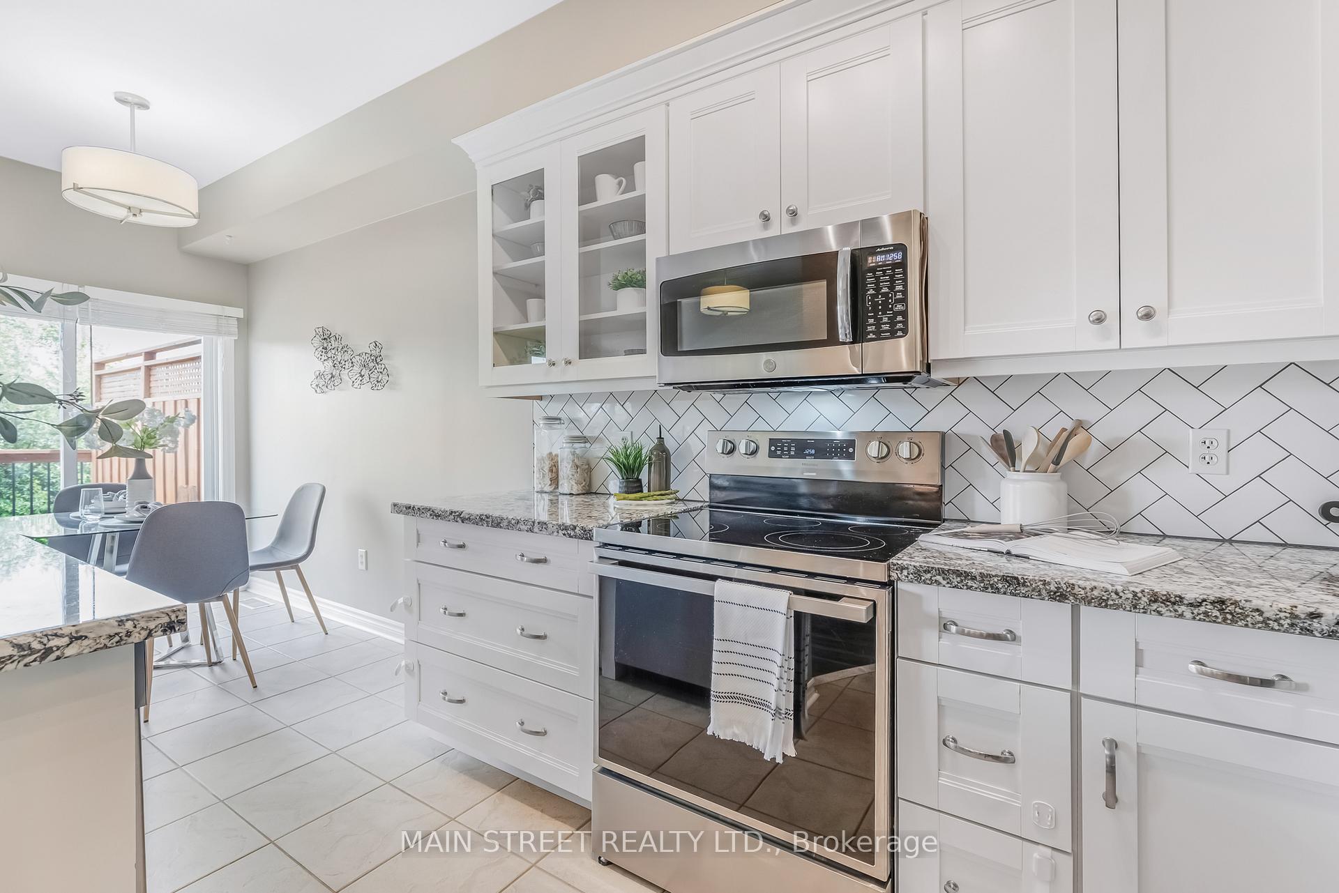 Photo 4 of 32 Arch Brown Court, Barrie, East Bayfield — HOMEH