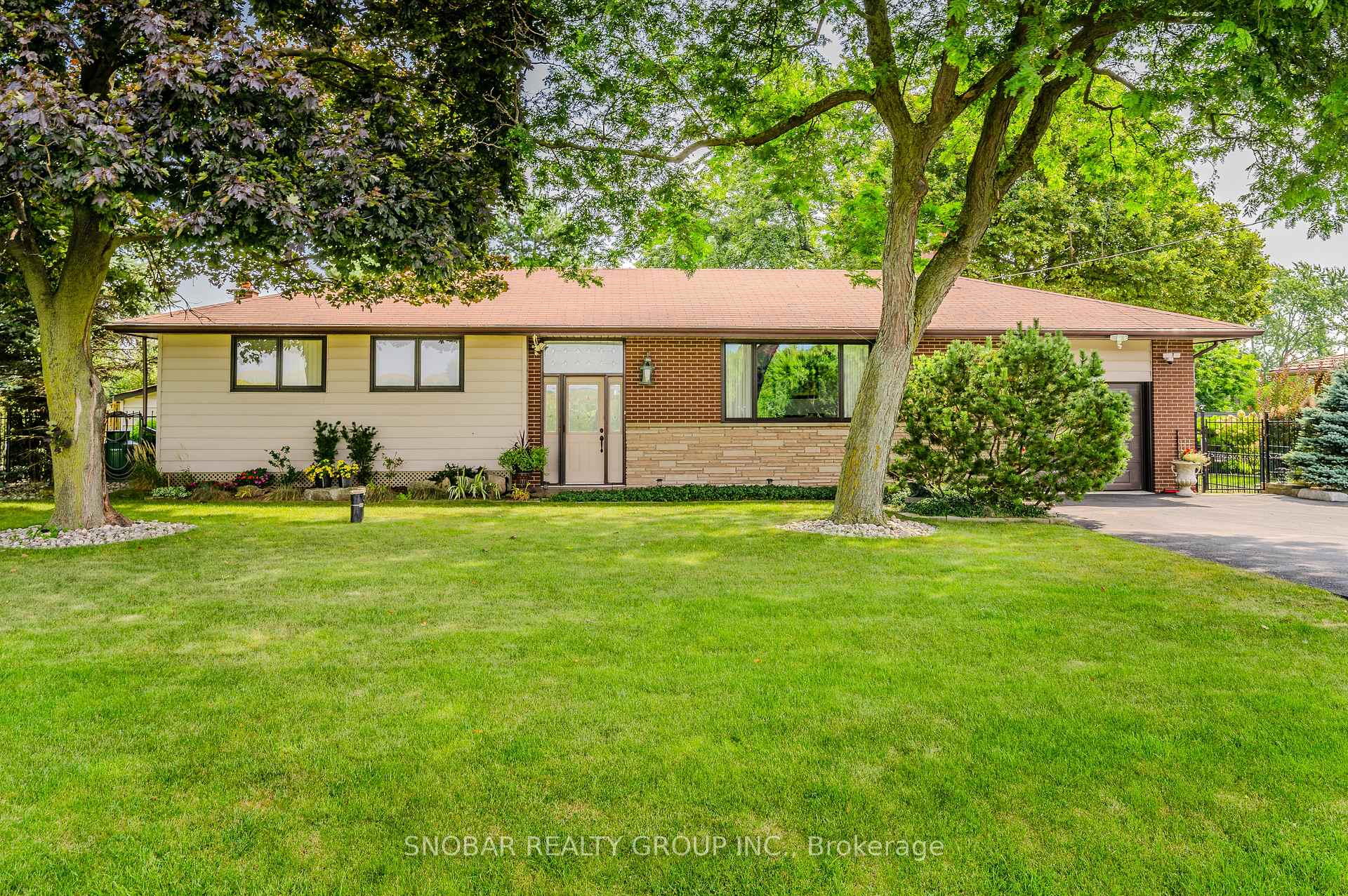 Photo 1 of 254 Sydenham Road, Hamilton, Dundas — HOMEH