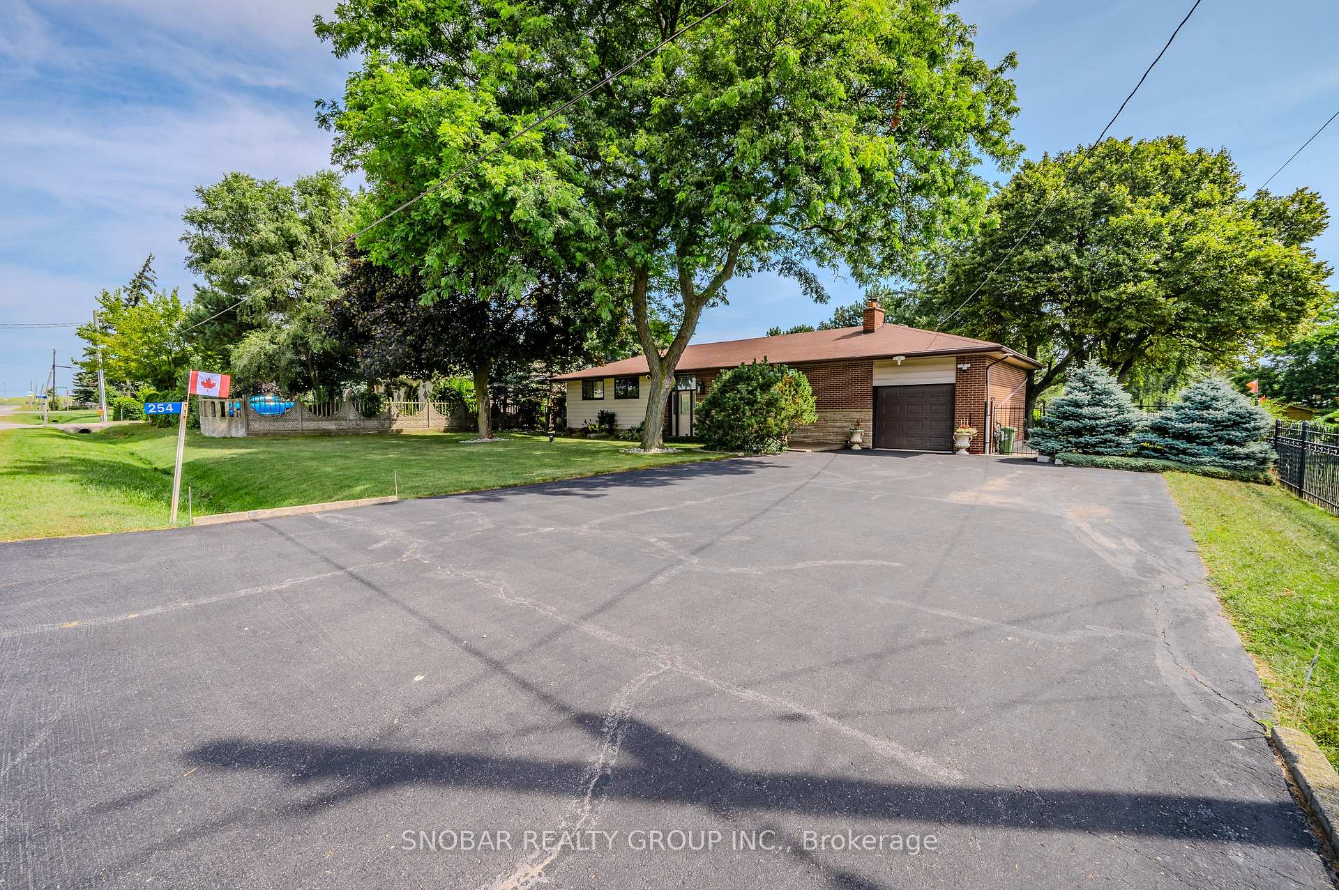 Photo 3 of 254 Sydenham Road, Hamilton, Dundas — HOMEH