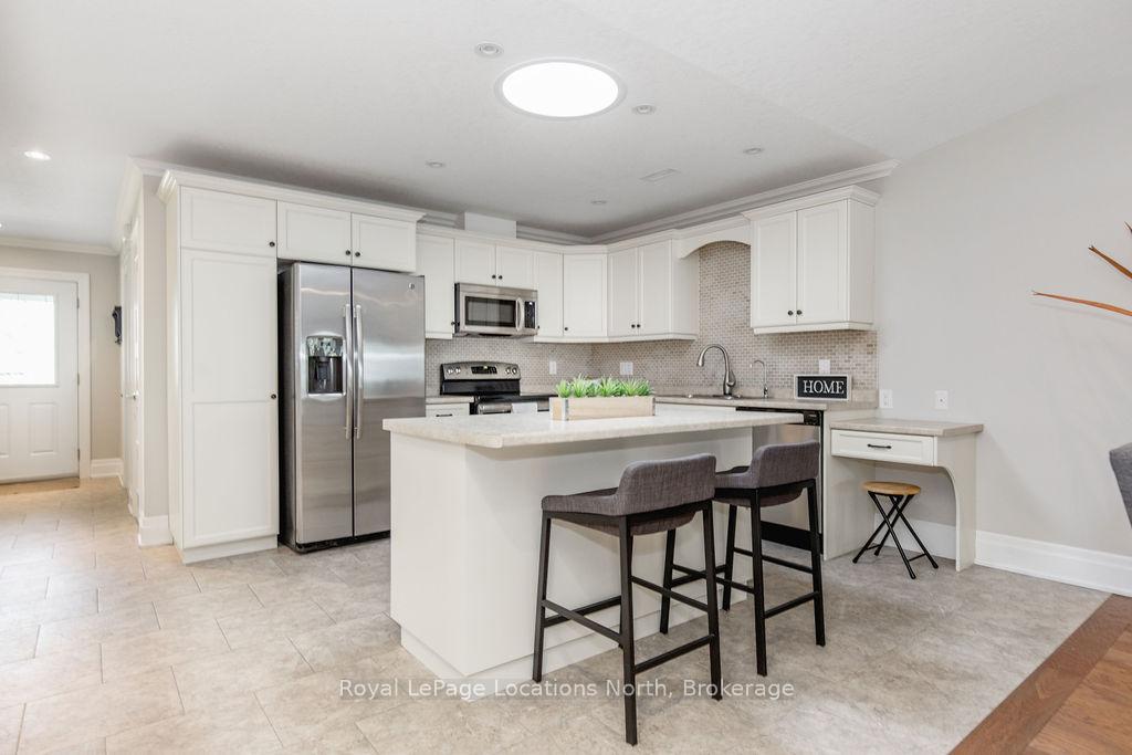 Photo 7 of 86 Clover Crescent, Wasaga Beach — HOMEH