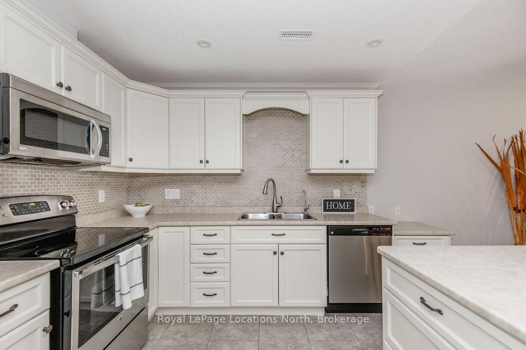 Photo 8 of 86 Clover Crescent, Wasaga Beach — HOMEH