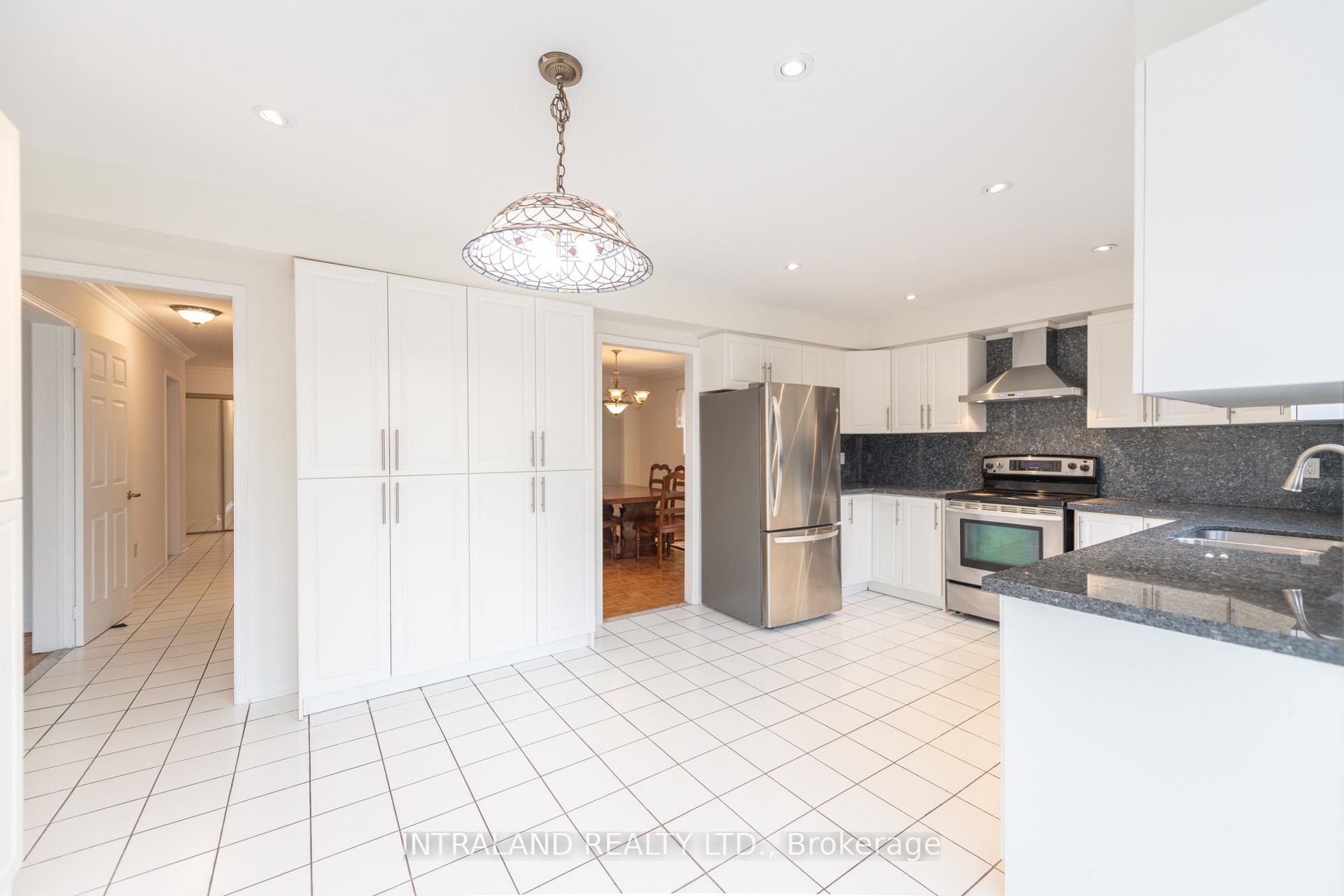Photo 5 of 81 Major Wm Sharpe Drive, Brampton, Northwood Park — HOMEH