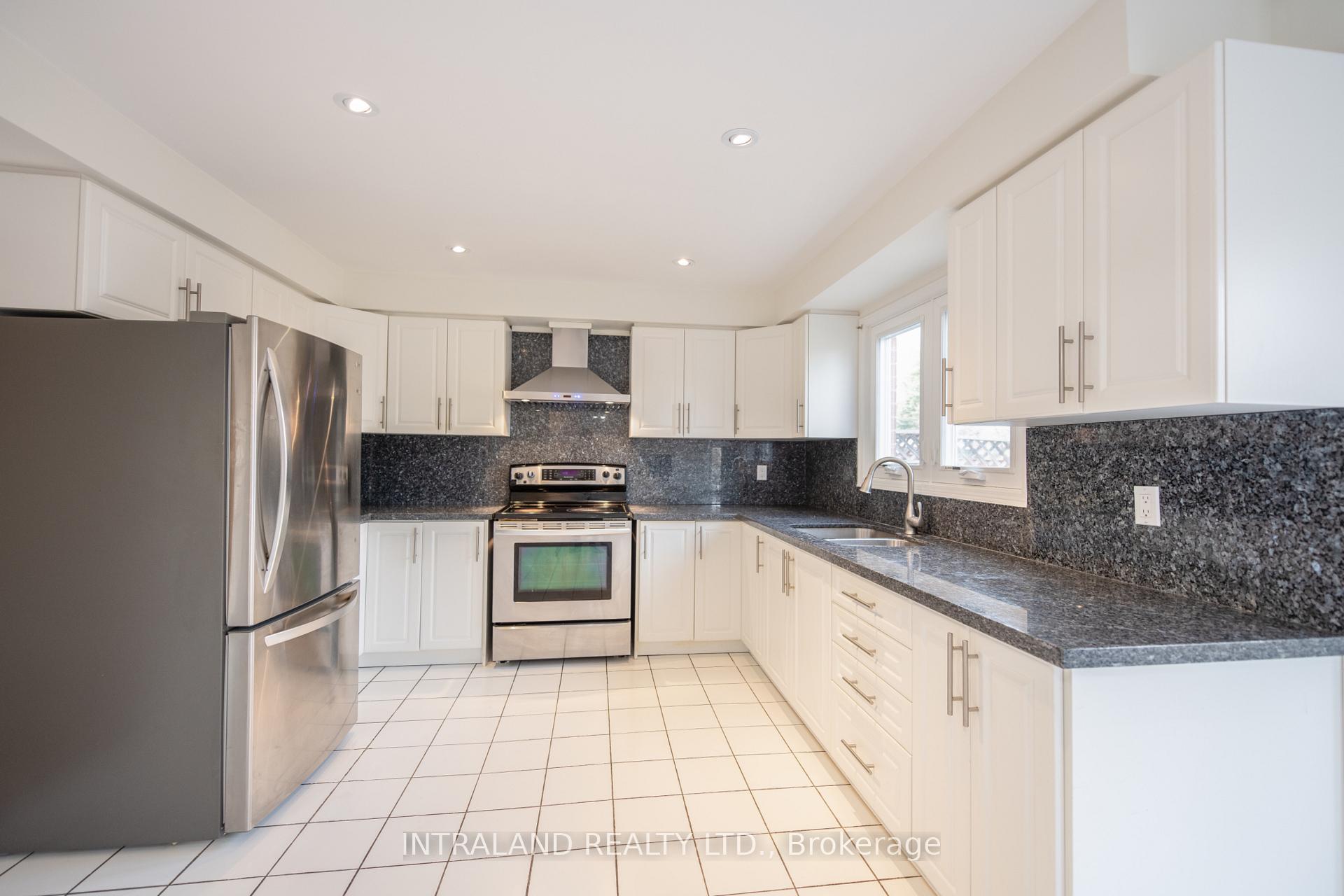 Photo 8 of 81 Major Wm Sharpe Drive, Brampton, Northwood Park — HOMEH