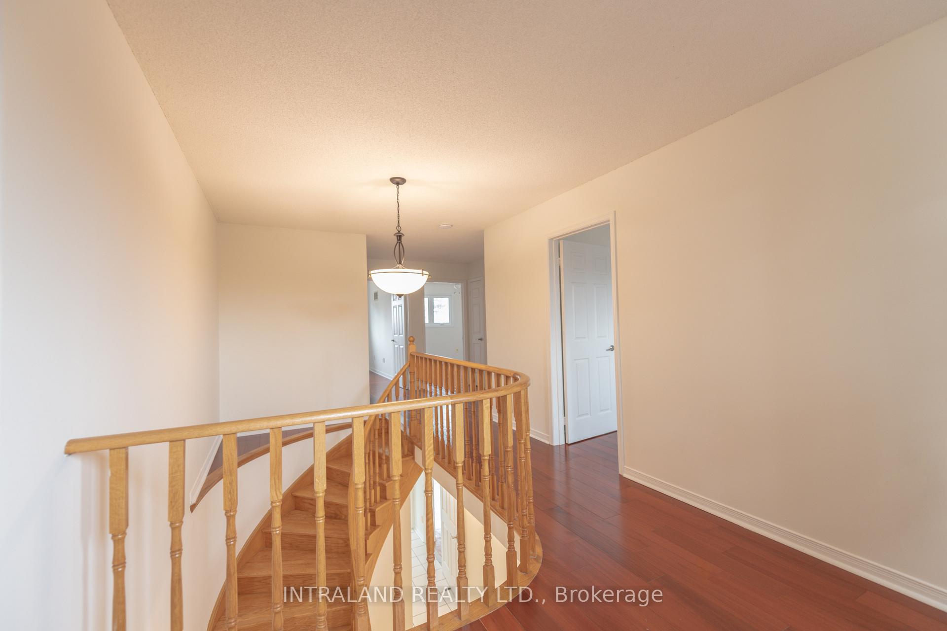 Photo 12 of 81 Major Wm Sharpe Drive, Brampton, Northwood Park — HOMEH