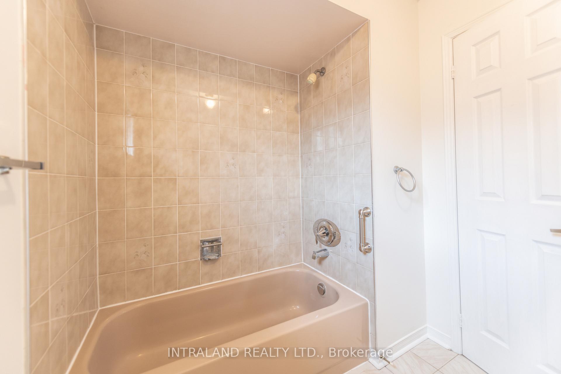 Photo 26 of 81 Major Wm Sharpe Drive, Brampton, Northwood Park — HOMEH