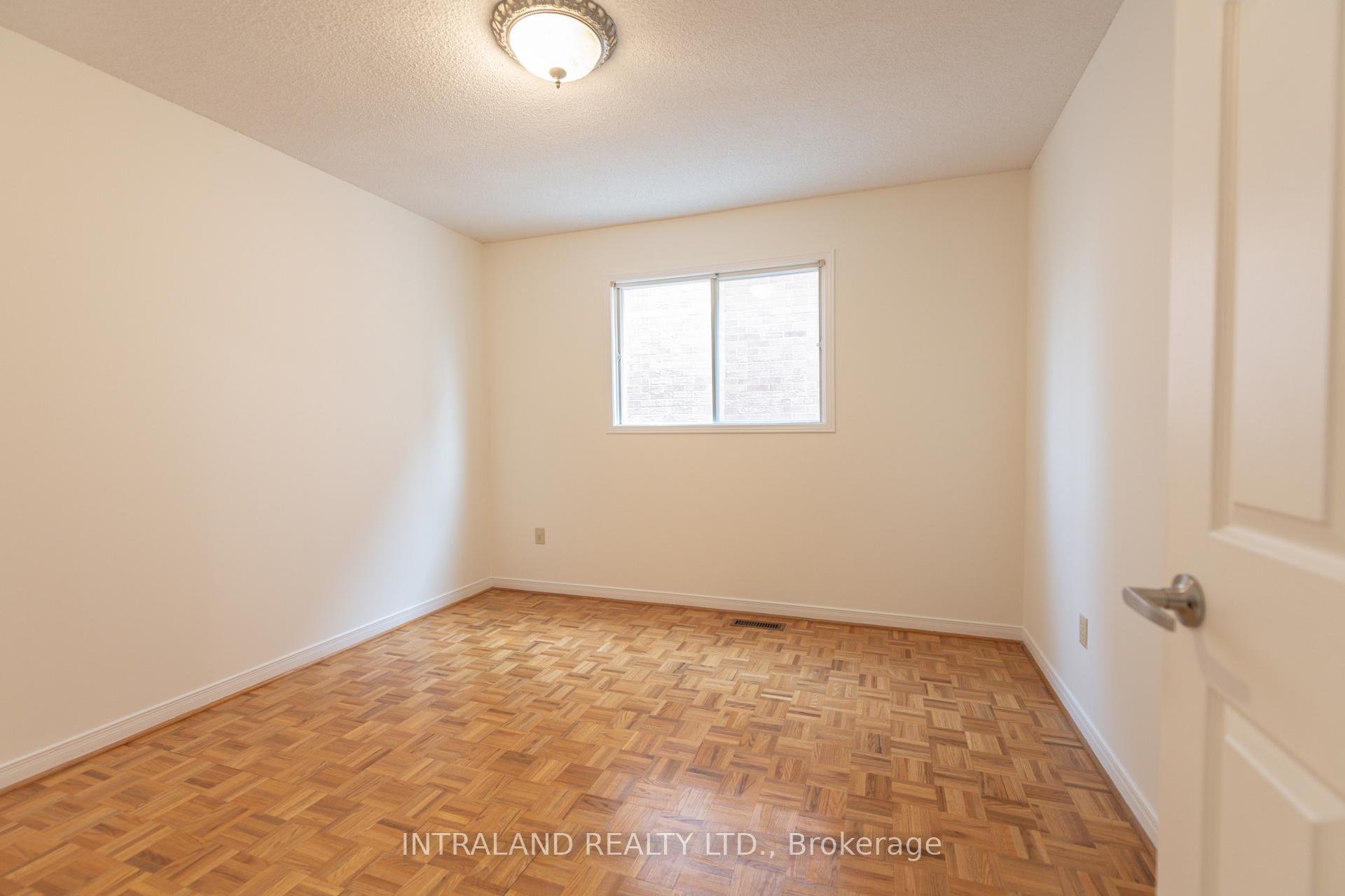 Photo 27 of 81 Major Wm Sharpe Drive, Brampton, Northwood Park — HOMEH