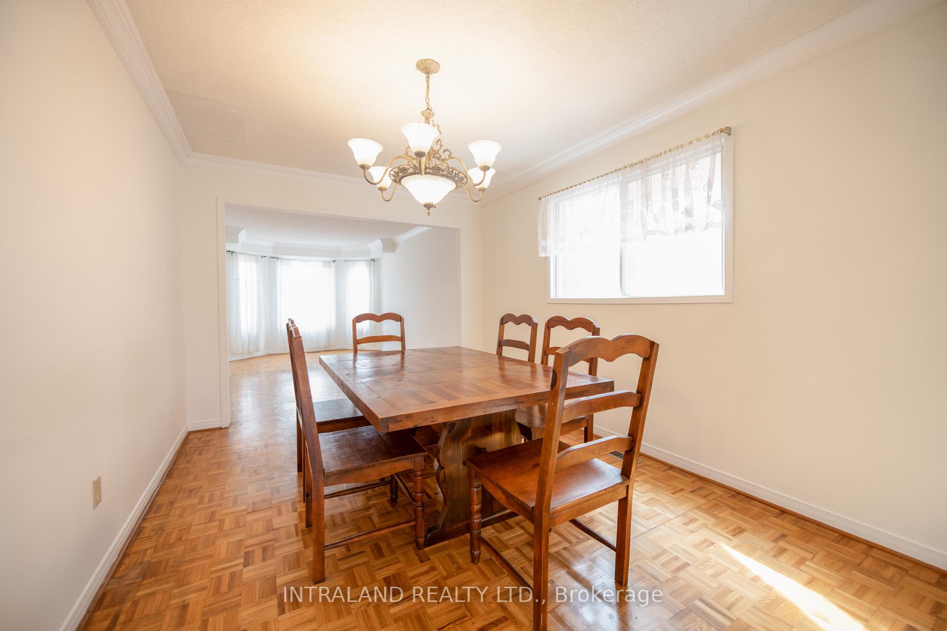 Photo 34 of 81 Major Wm Sharpe Drive, Brampton, Northwood Park — HOMEH