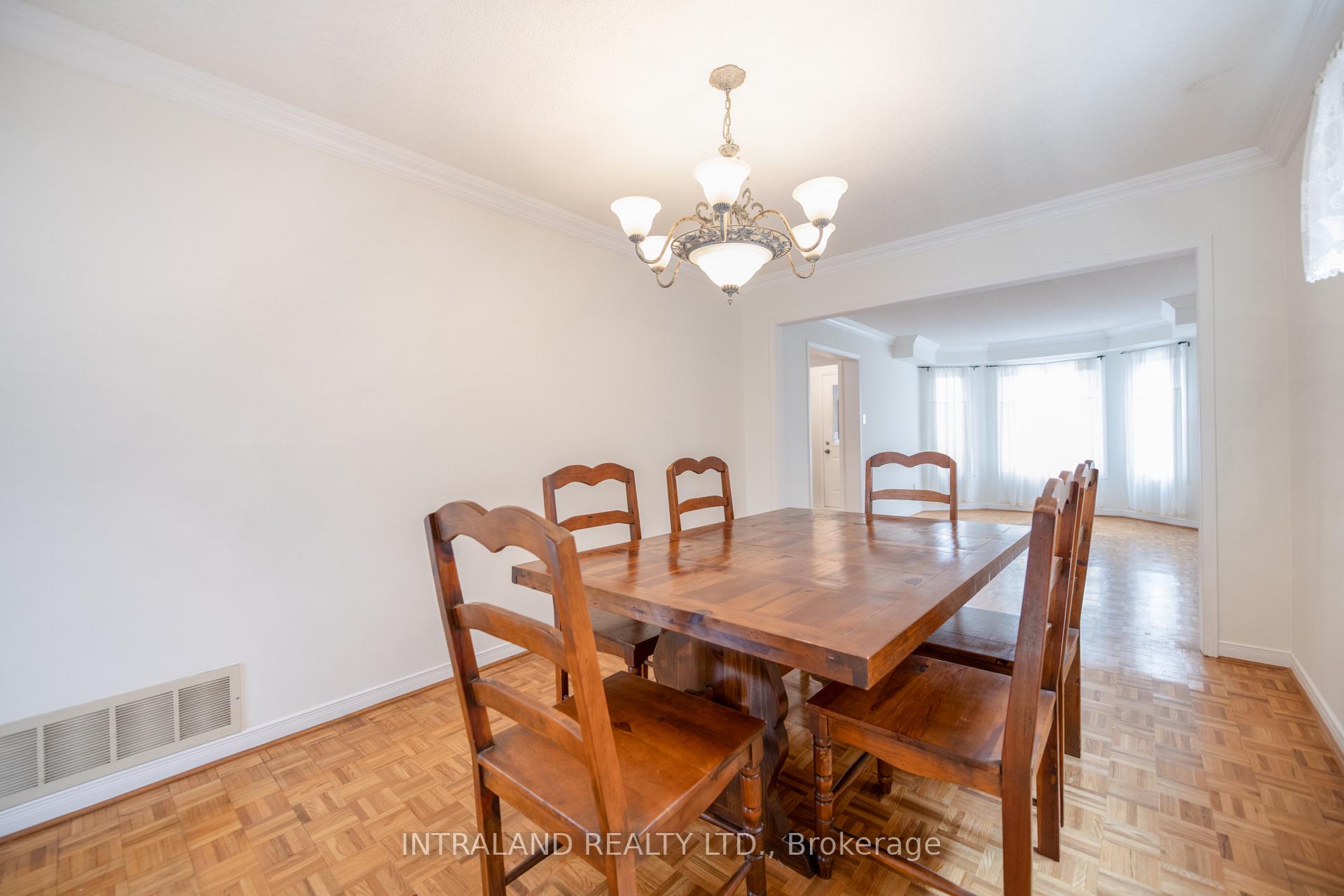 Photo 23 of 81 Major Wm Sharpe Drive, Brampton, Northwood Park — HOMEH