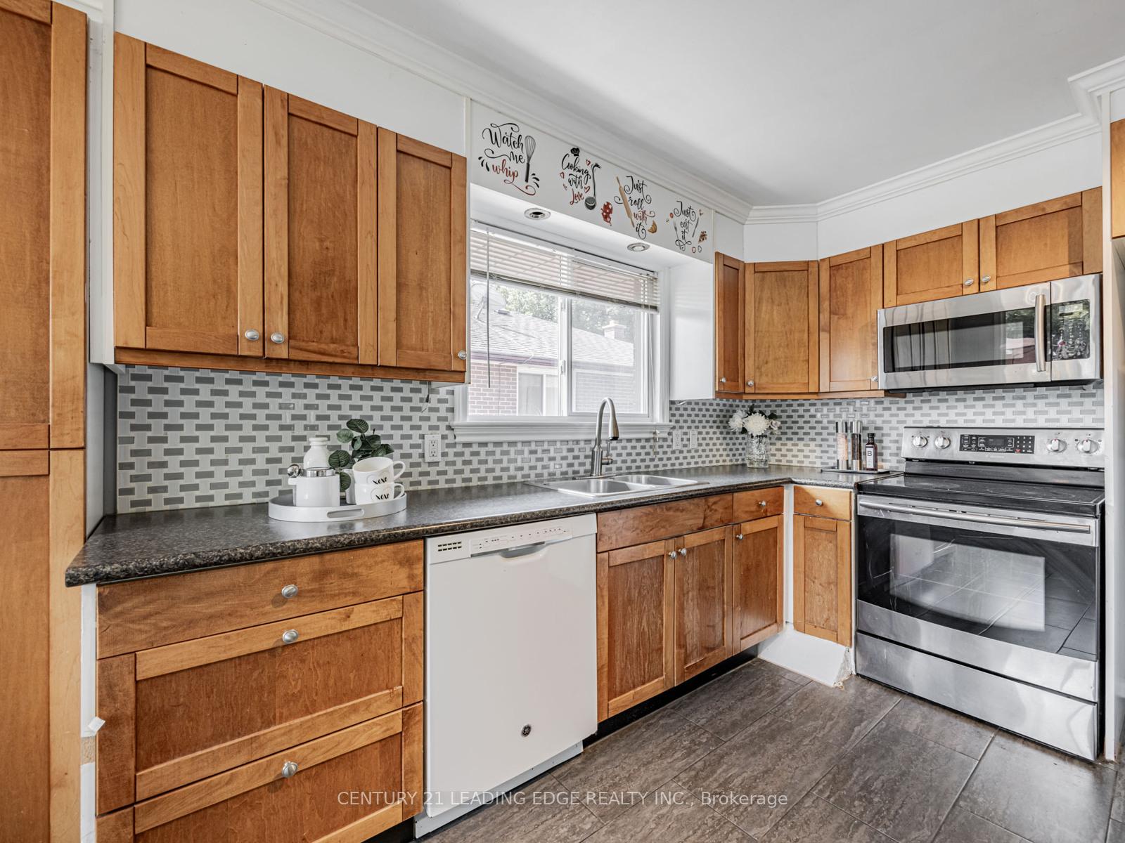 Photo 11 of 130 Cabot Street, Oshawa, Vanier — HOMEH