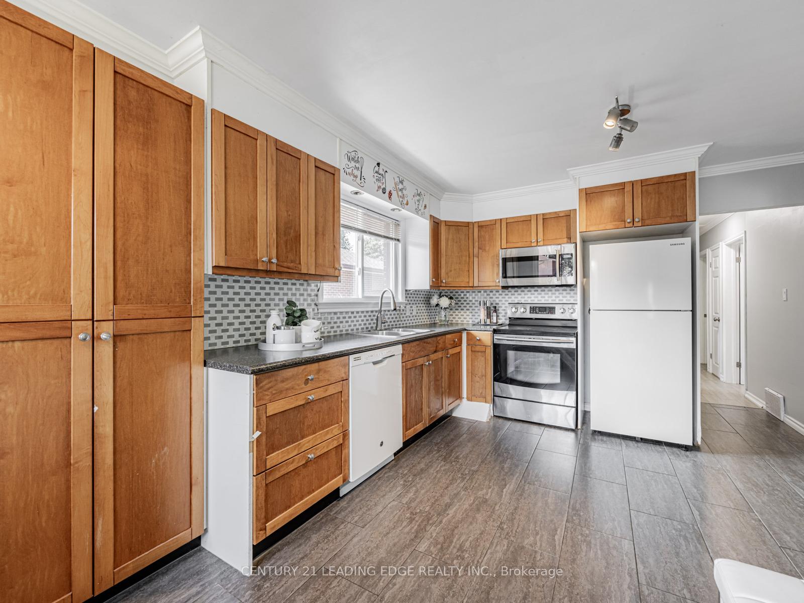 Photo 15 of 130 Cabot Street, Oshawa, Vanier — HOMEH