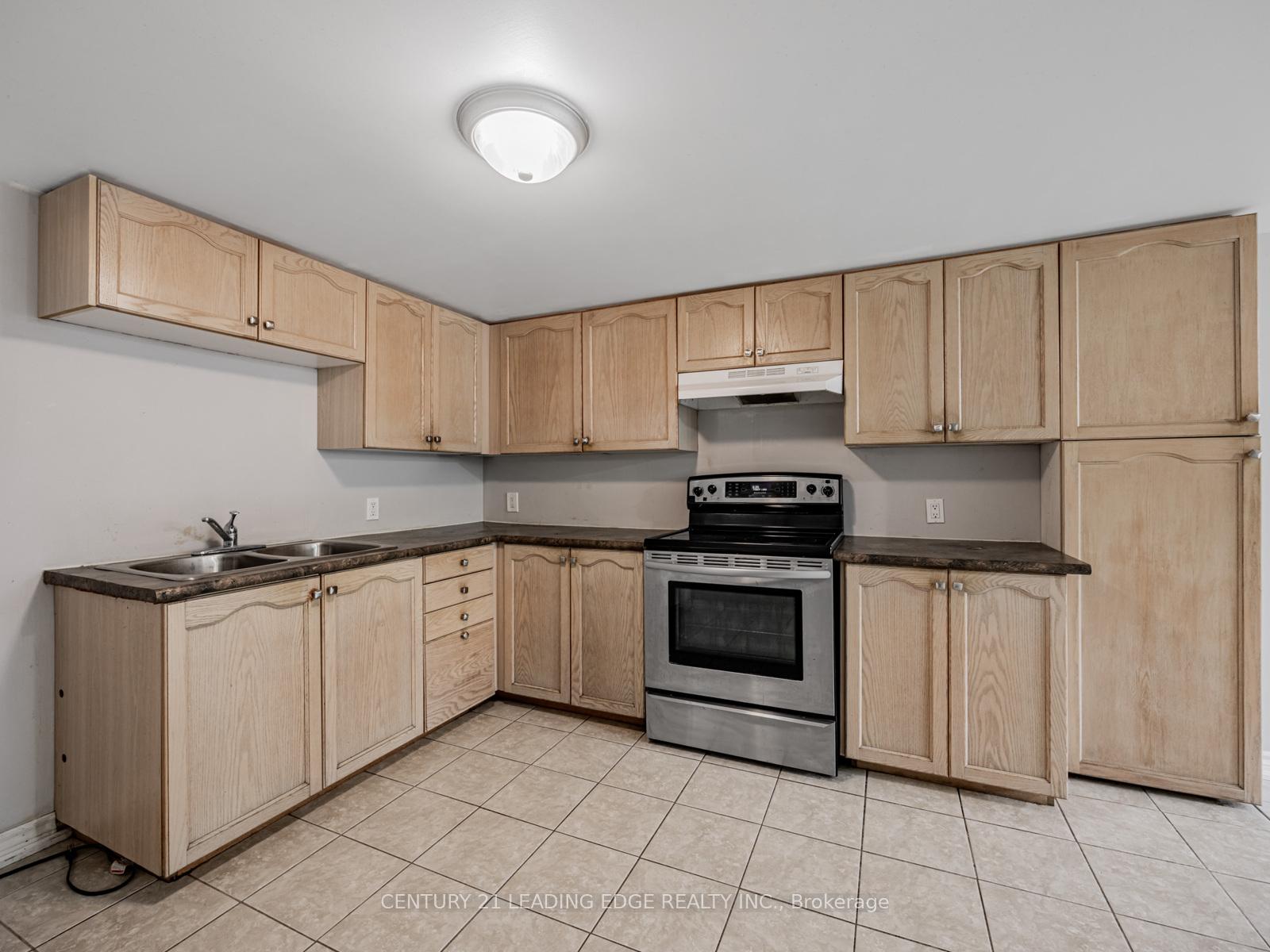 Photo 17 of 130 Cabot Street, Oshawa, Vanier — HOMEH