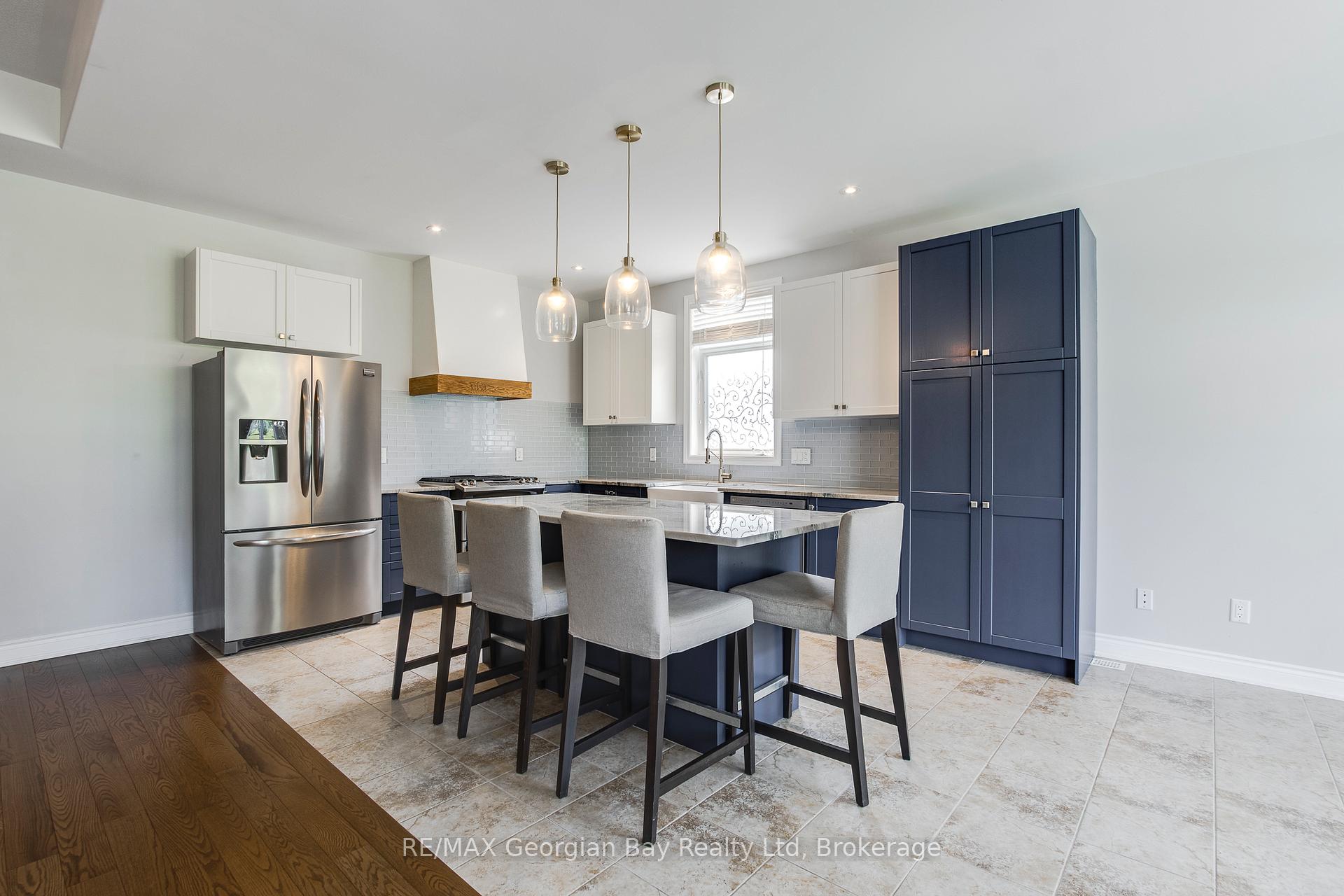 Photo 5 of 426 Russ Howard Drive, Midland — HOMEH