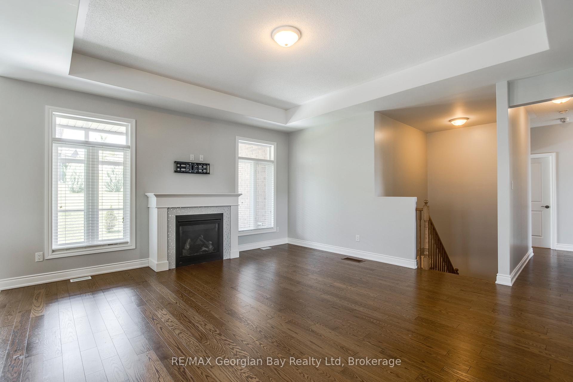 Photo 11 of 426 Russ Howard Drive, Midland — HOMEH