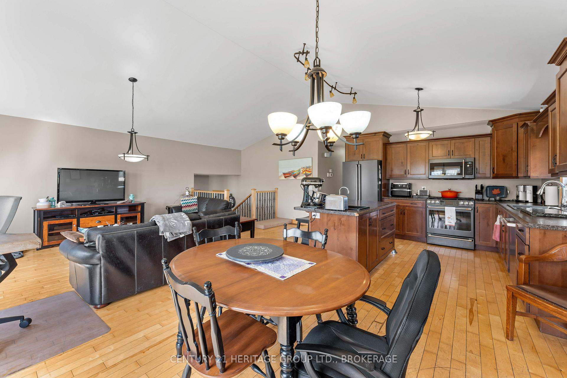 Photo 13 of 3414 Wilton Road, Frontenac, Frontenac South — HOMEH