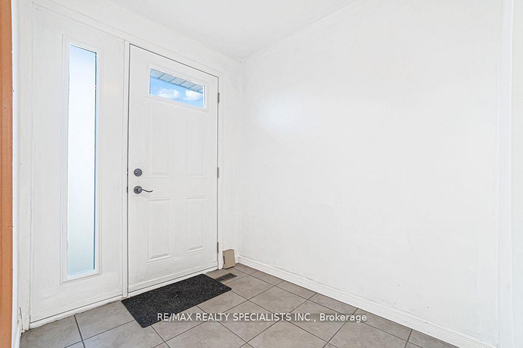 Photo 3 of 163 Hazelglen Drive, Kitchener — HOMEH