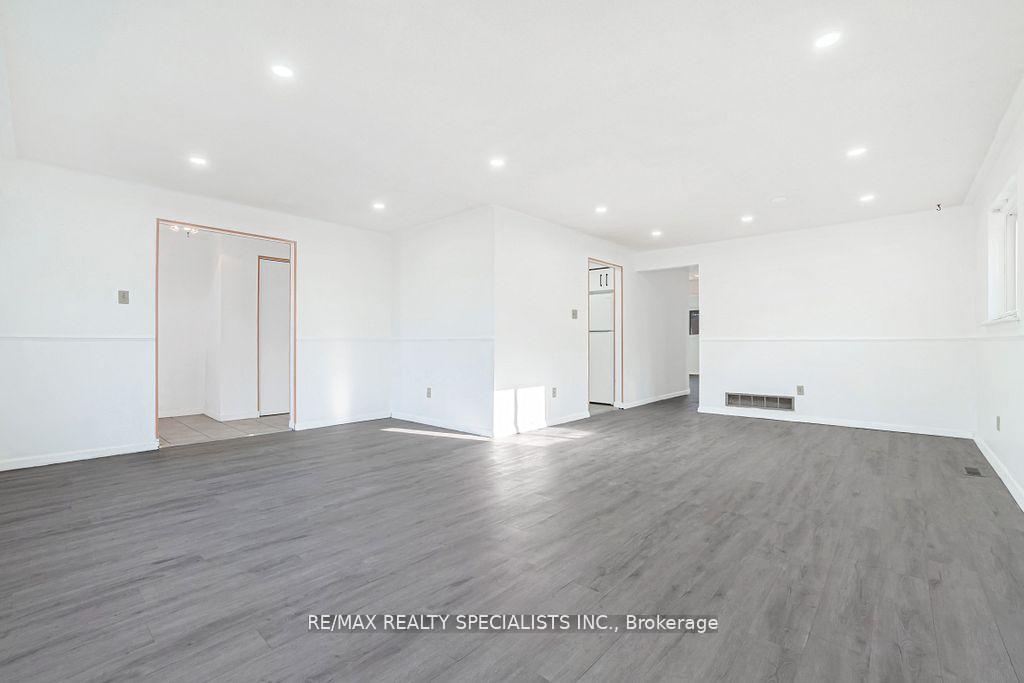 Photo 6 of 163 Hazelglen Drive, Kitchener — HOMEH