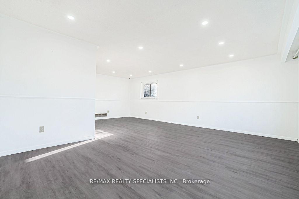 Photo 5 of 163 Hazelglen Drive, Kitchener — HOMEH