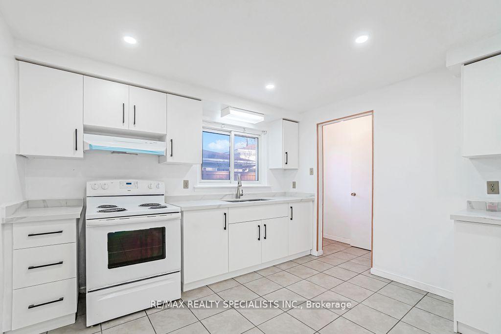 Photo 8 of 163 Hazelglen Drive, Kitchener — HOMEH