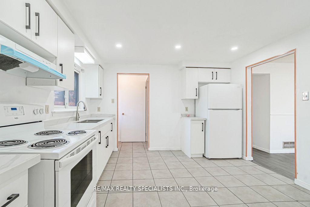 Photo 7 of 163 Hazelglen Drive, Kitchener — HOMEH