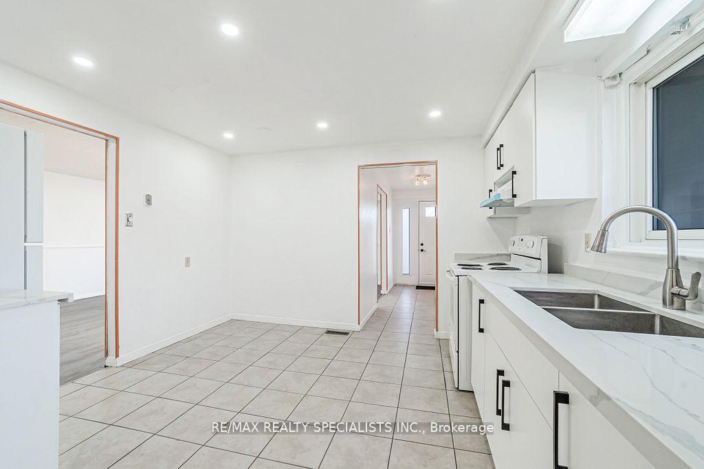 Photo 9 of 163 Hazelglen Drive, Kitchener — HOMEH