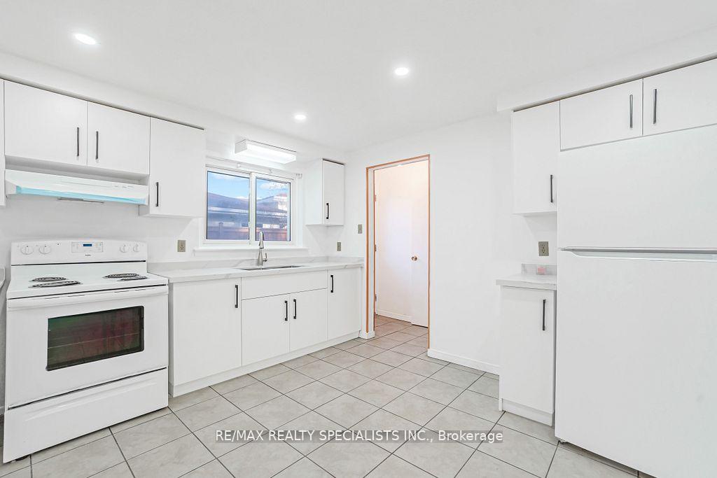 Photo 10 of 163 Hazelglen Drive, Kitchener — HOMEH
