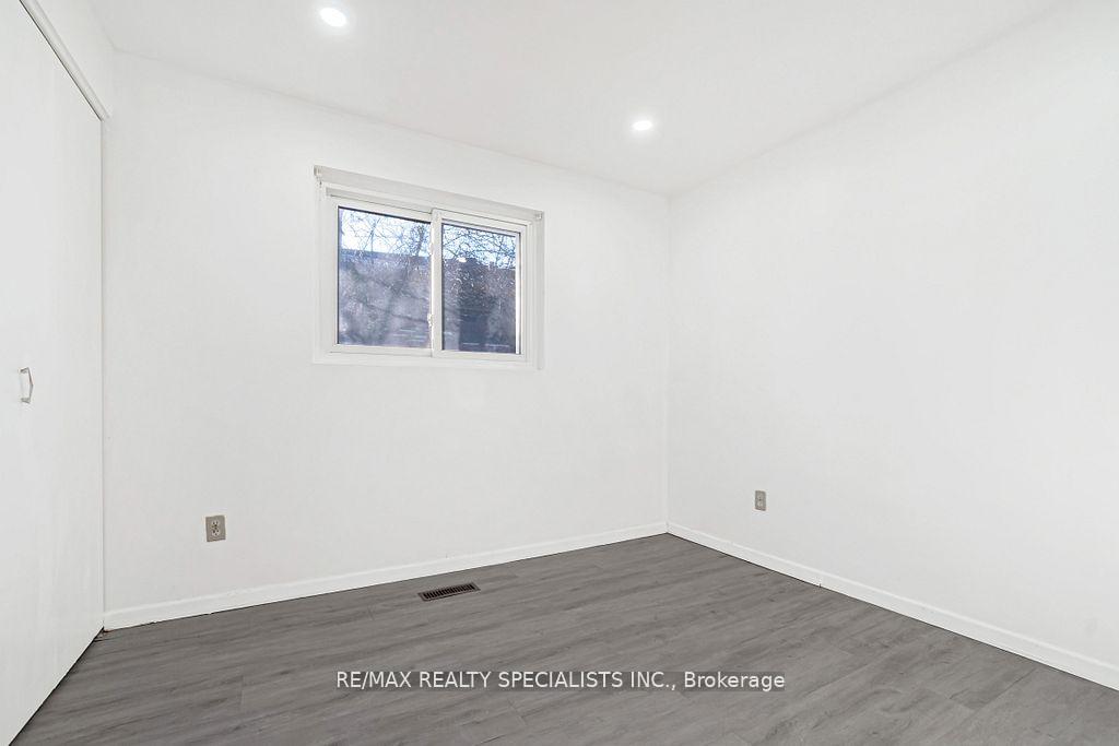 Photo 11 of 163 Hazelglen Drive, Kitchener — HOMEH