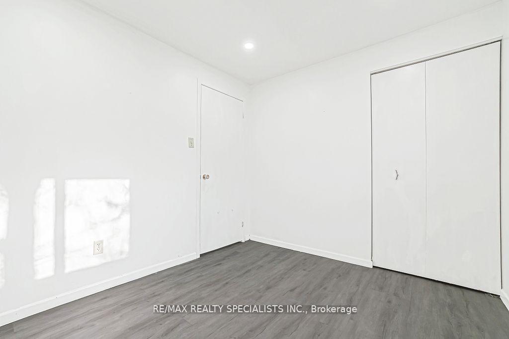 Photo 13 of 163 Hazelglen Drive, Kitchener — HOMEH