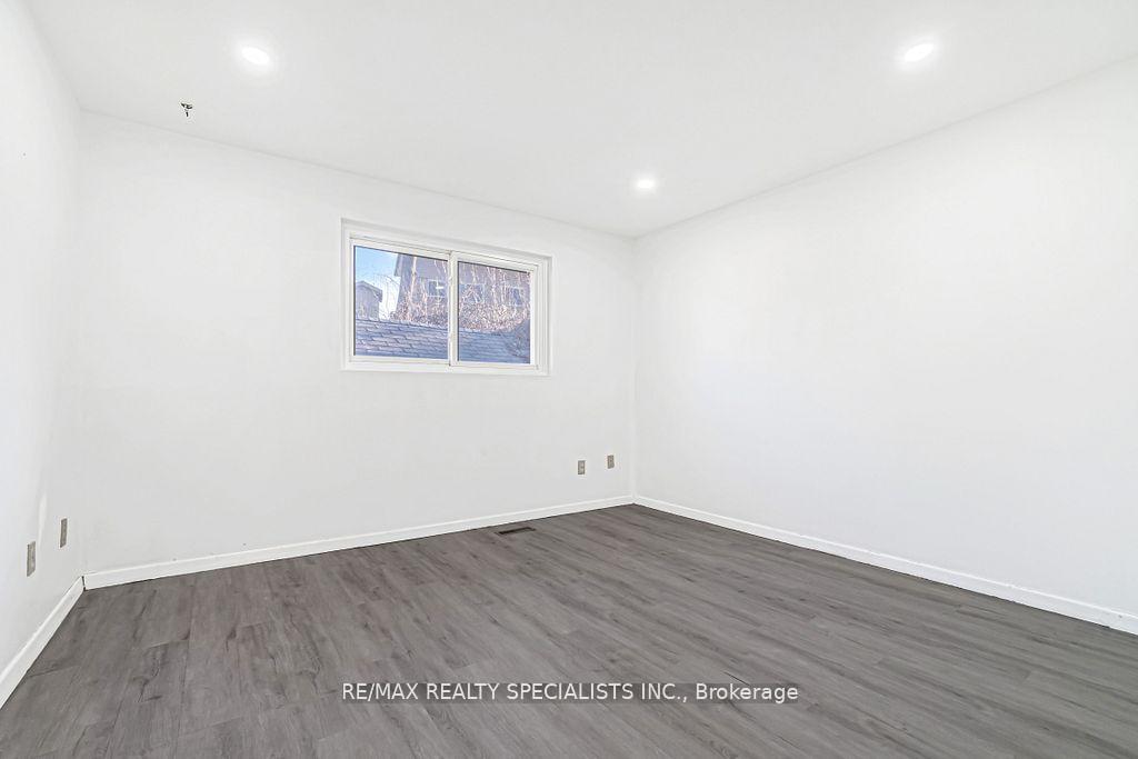 Photo 15 of 163 Hazelglen Drive, Kitchener — HOMEH