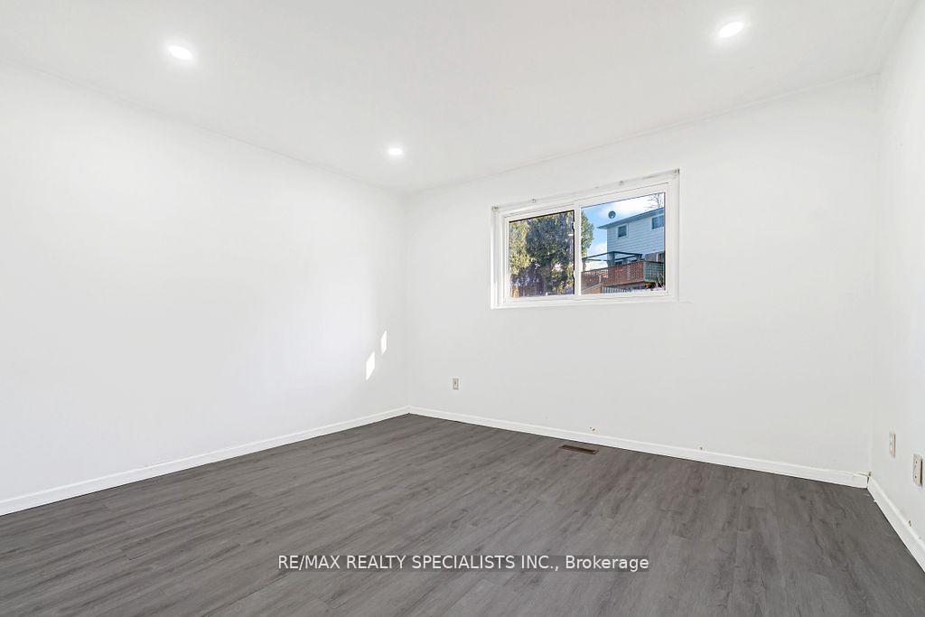 Photo 14 of 163 Hazelglen Drive, Kitchener — HOMEH