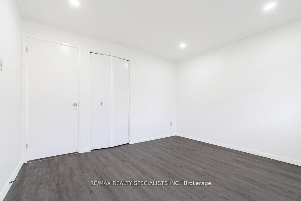 Photo 17 of 163 Hazelglen Drive, Kitchener — HOMEH