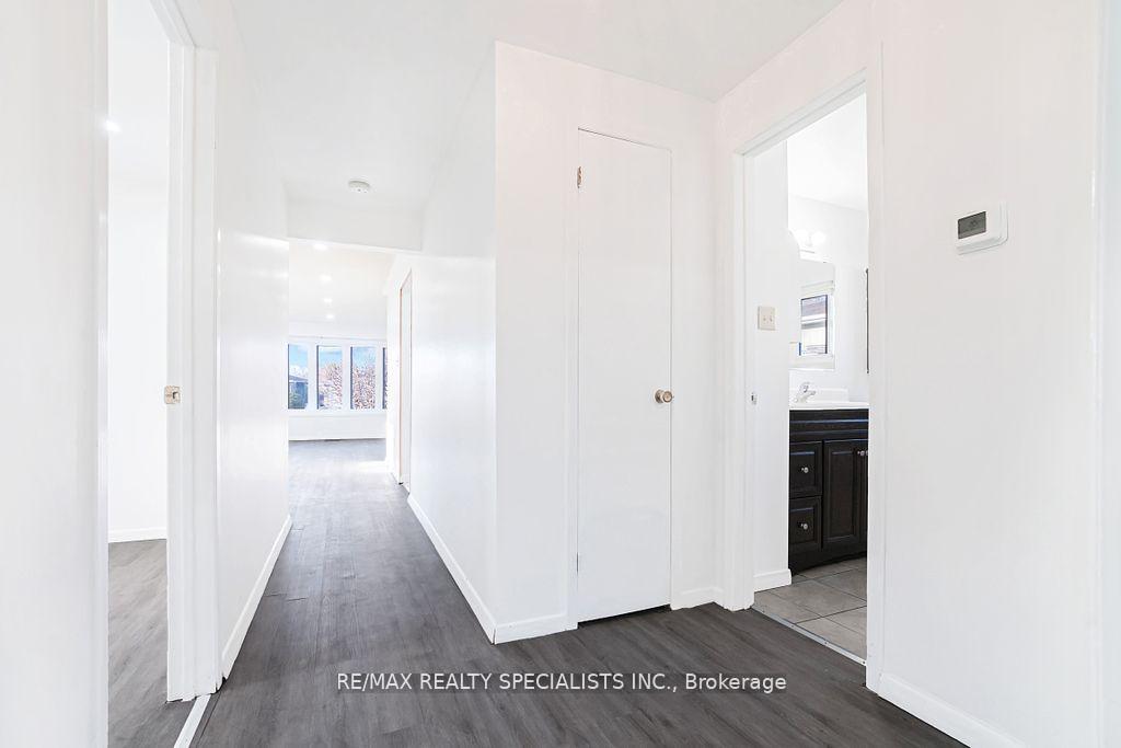Photo 18 of 163 Hazelglen Drive, Kitchener — HOMEH