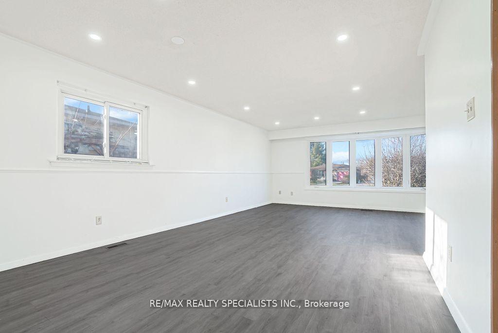 Photo 19 of 163 Hazelglen Drive, Kitchener — HOMEH