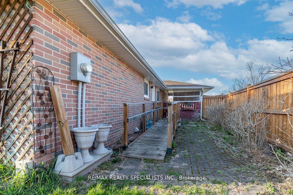 Photo 30 of 163 Hazelglen Drive, Kitchener — HOMEH