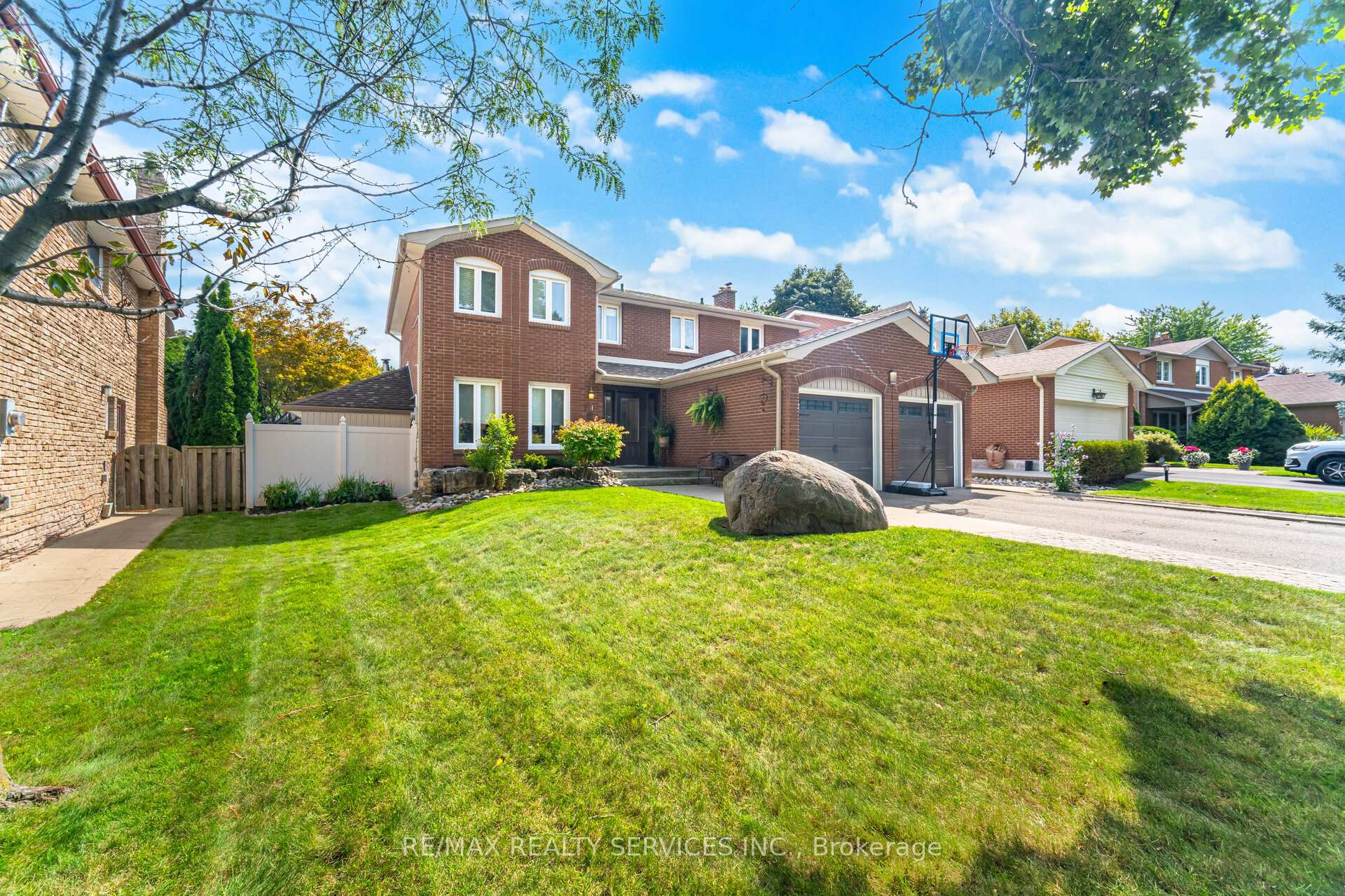 Photo 9 of 54 Maidstone Crescent, Brampton, Central Park — HOMEH